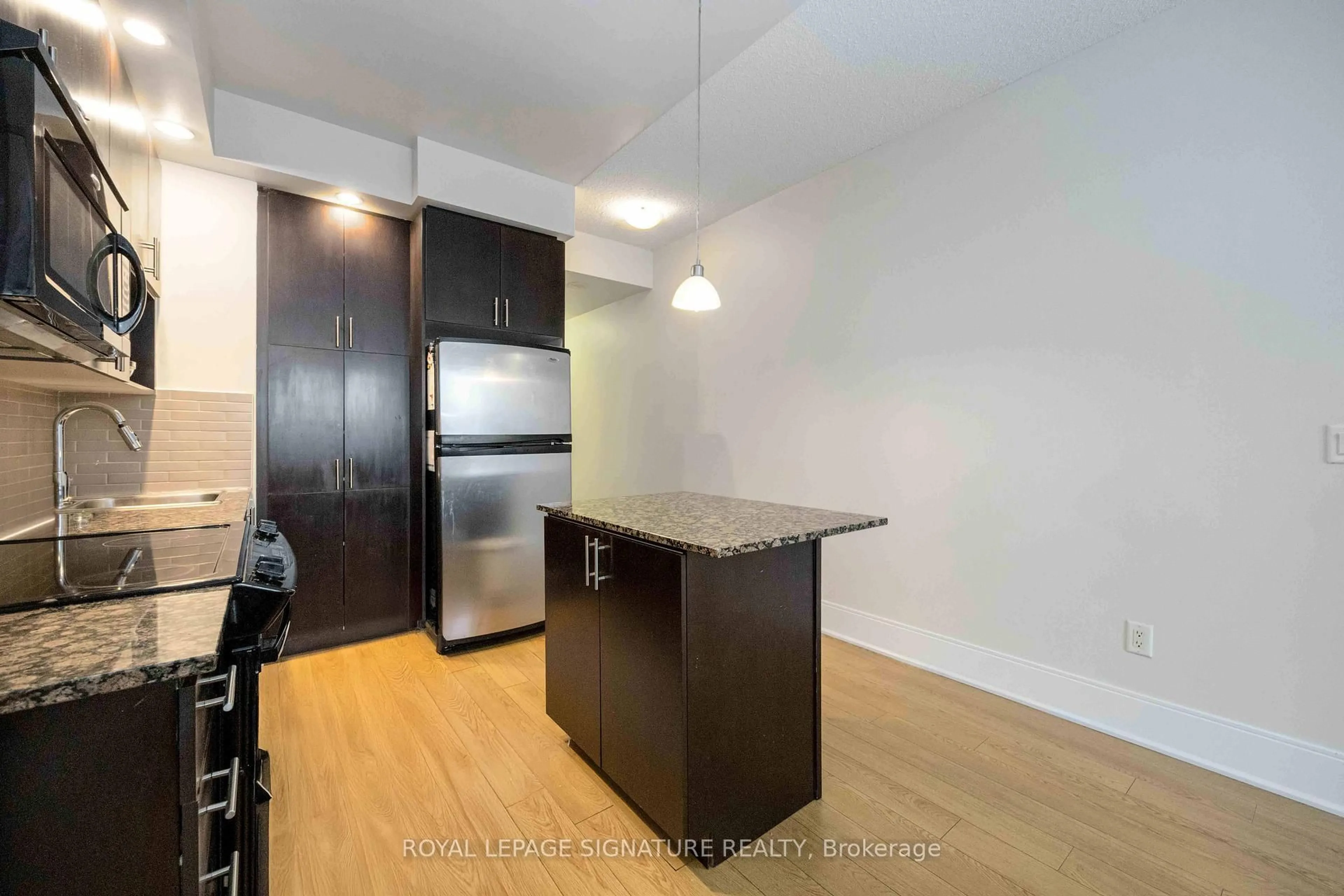 Standard kitchen, wood/laminate floor for 181 Wynford Dr #403, Toronto Ontario M3C 0C6