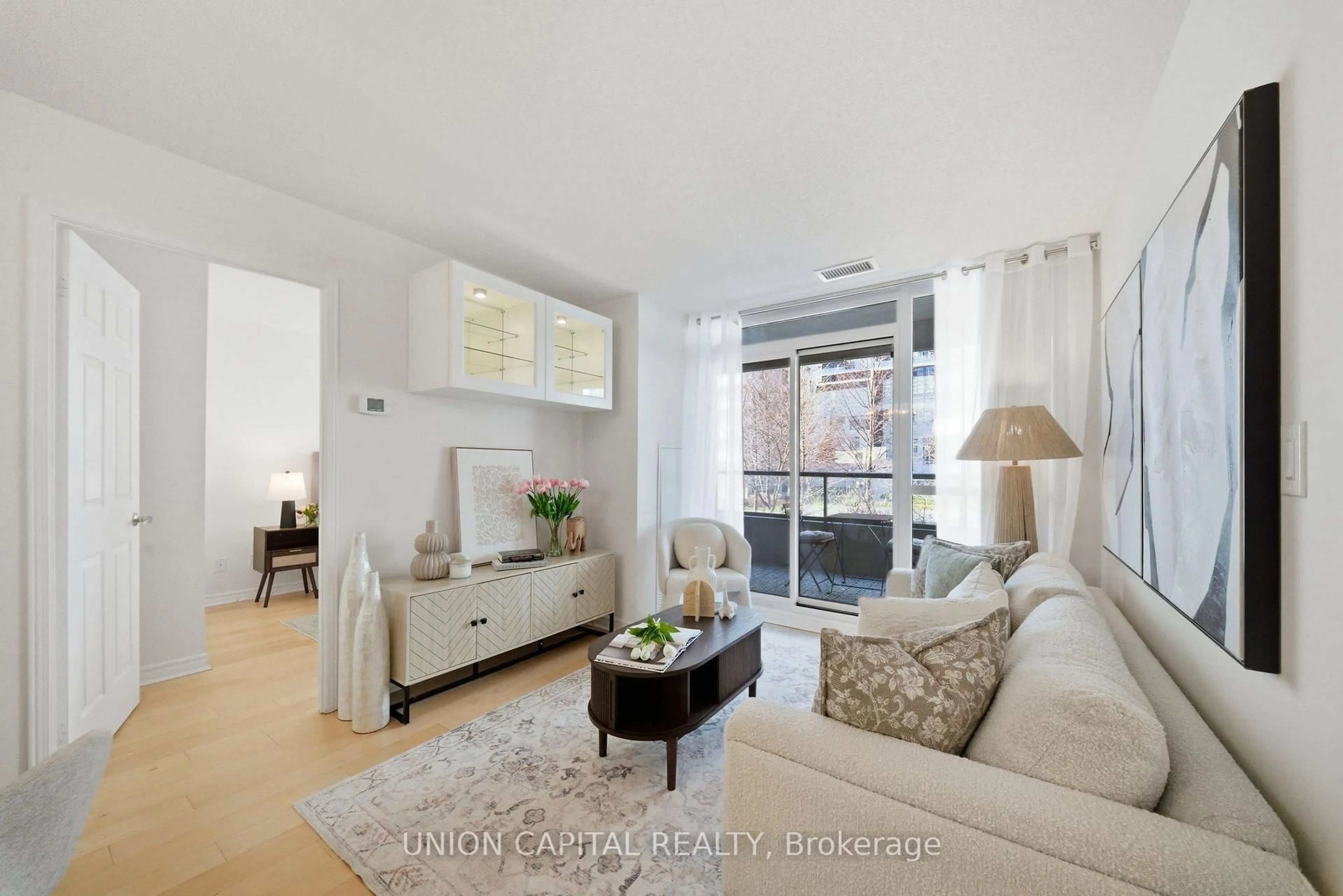 Living room with furniture, unknown for 35 Hollywood Ave #211, Toronto Ontario M2N 0A9