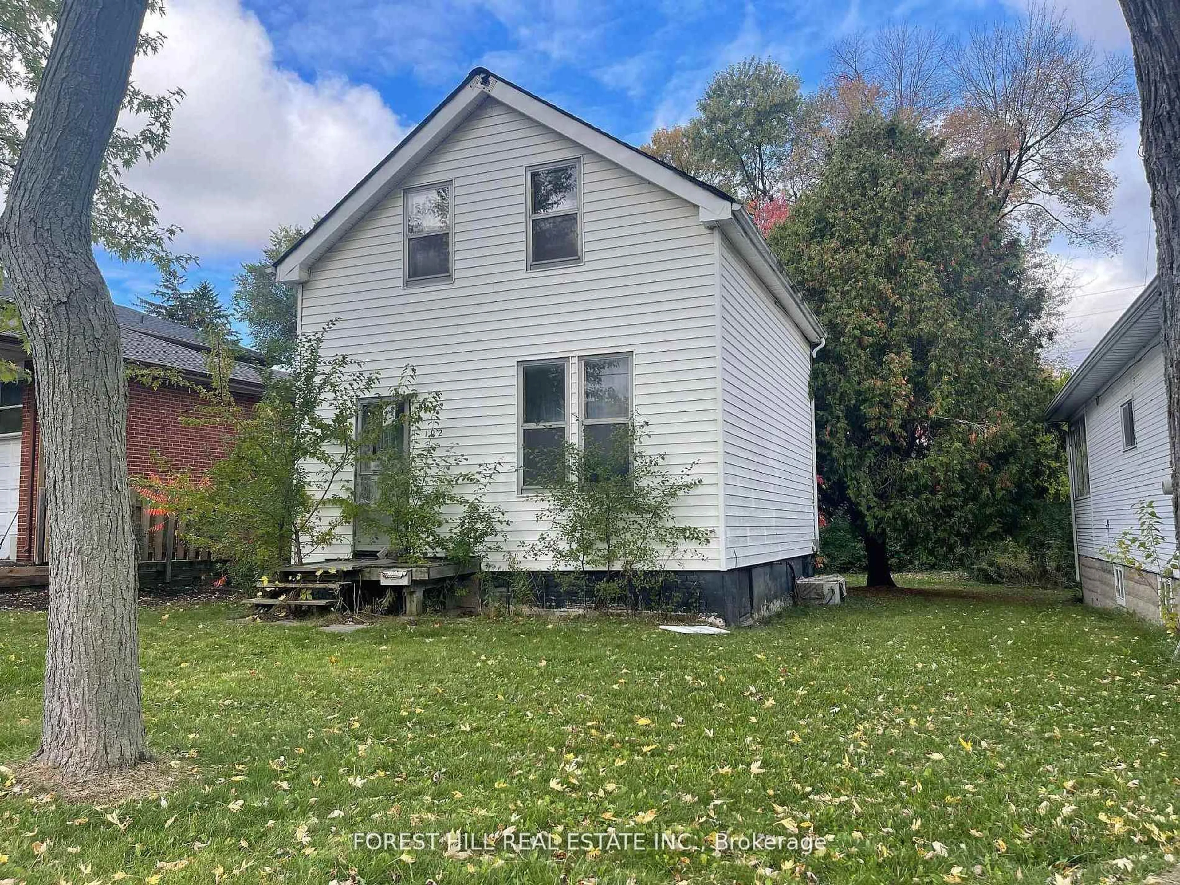 A pic from outside/outdoor area/front of a property/back of a property/a pic from drone, building for 192 Pemberton Ave, Toronto Ontario M2M 1Y8