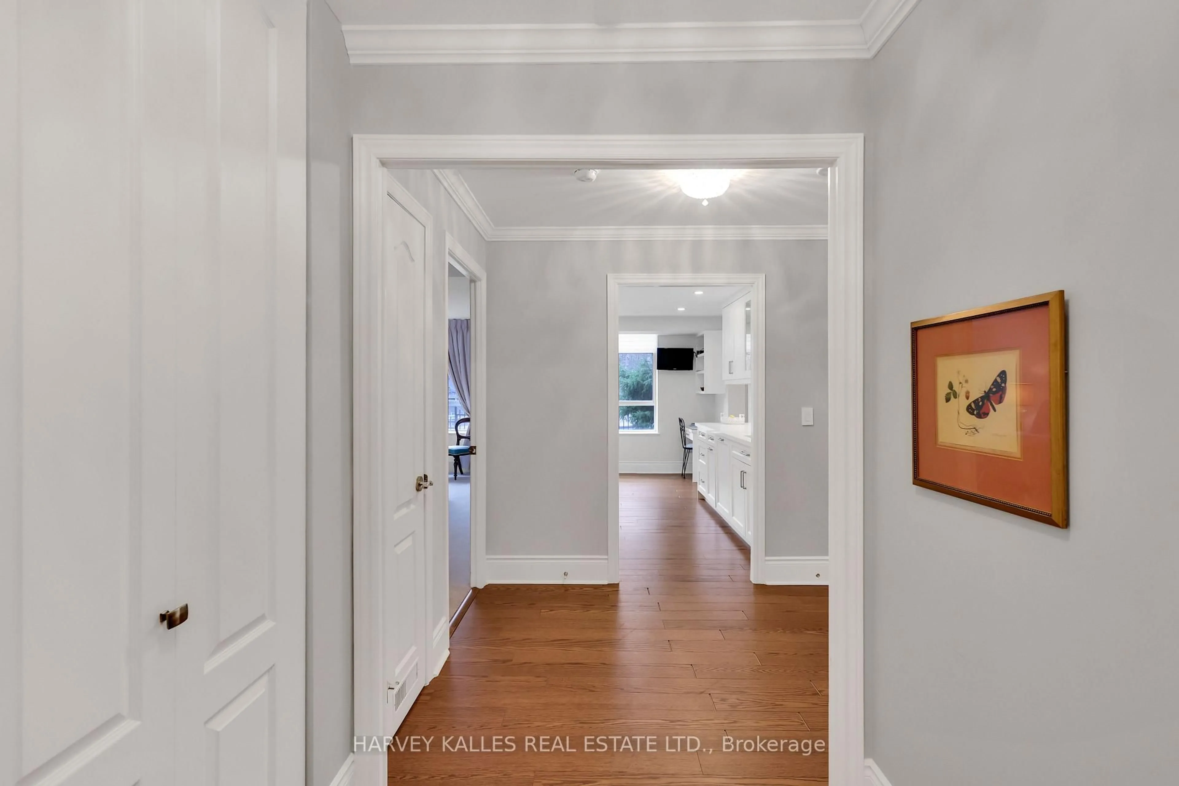 Indoor foyer for 75 York Mills Rd #203, Toronto Ontario M2P 2E7