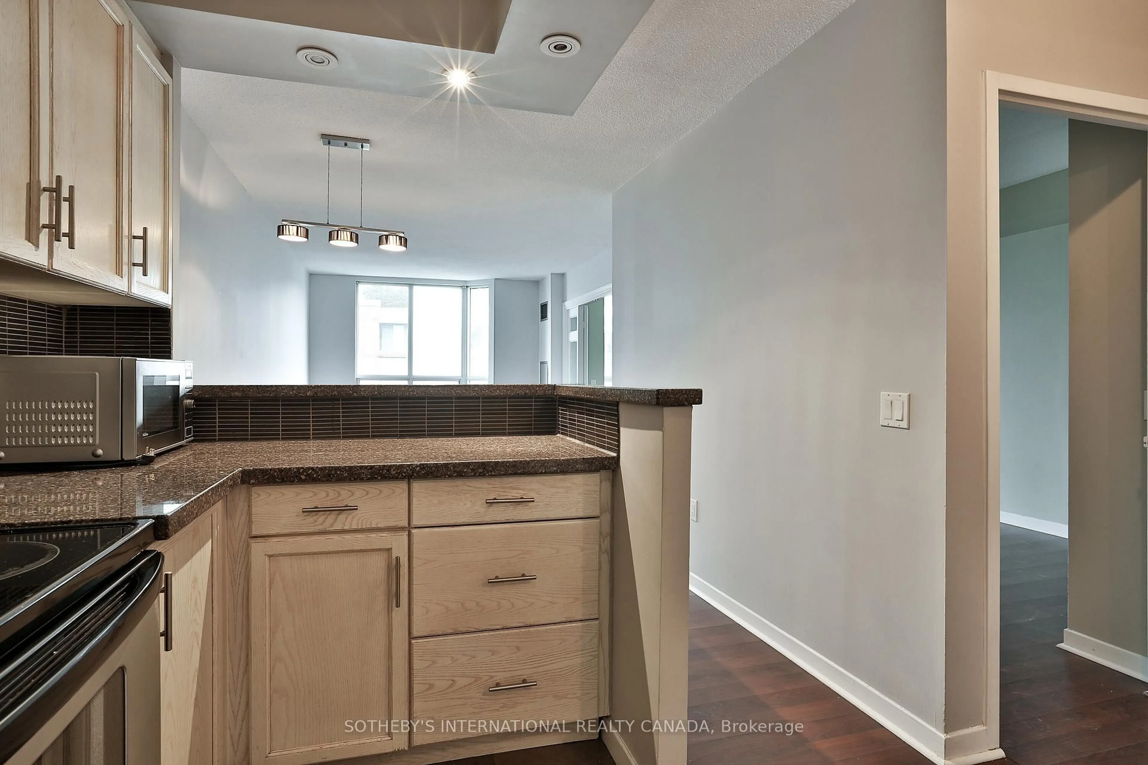 Open concept kitchen, unknown for 284 Bloor St #704, Toronto Ontario M5S 3B8