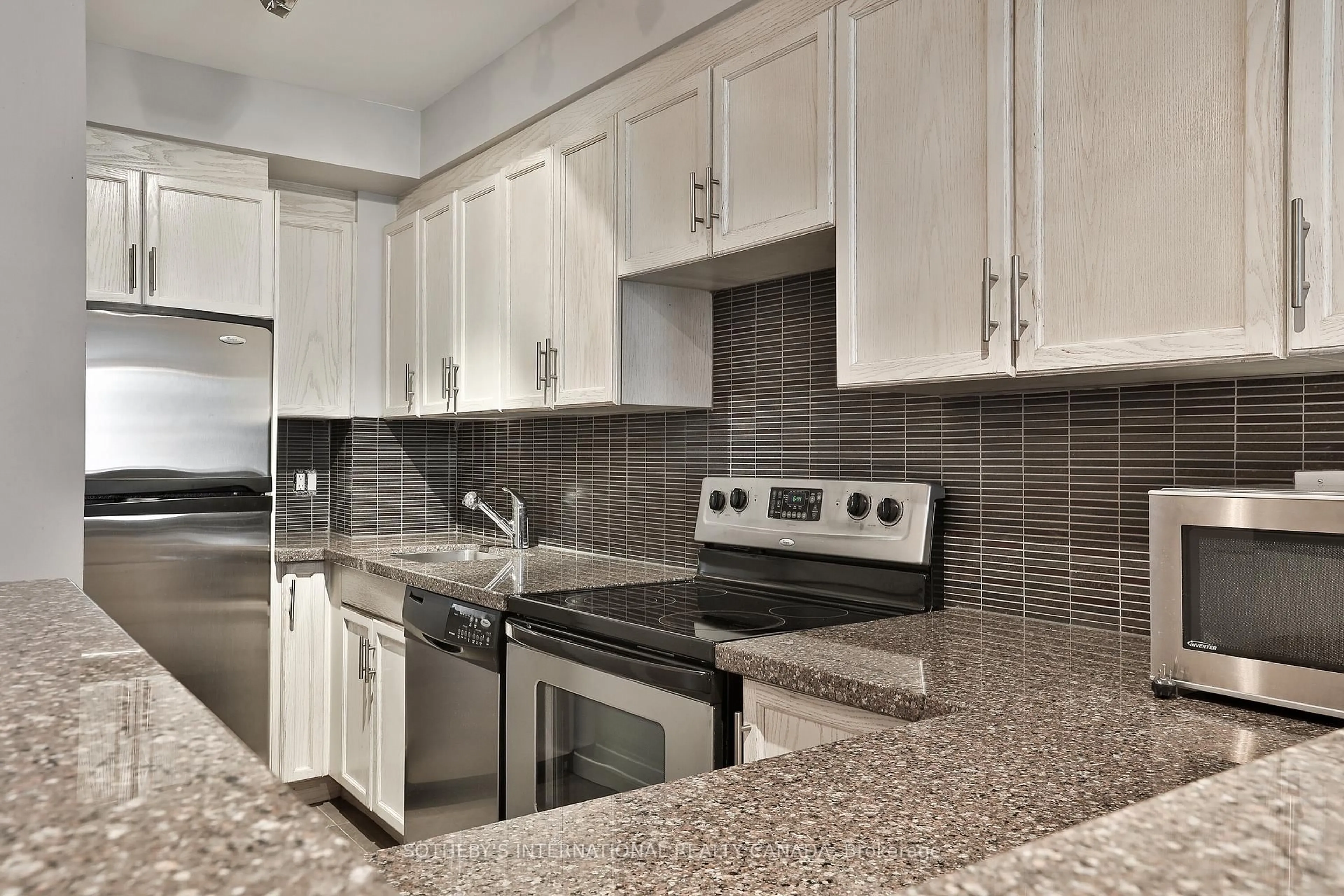 Unknown for 284 Bloor St #704, Toronto Ontario M5S 3B8