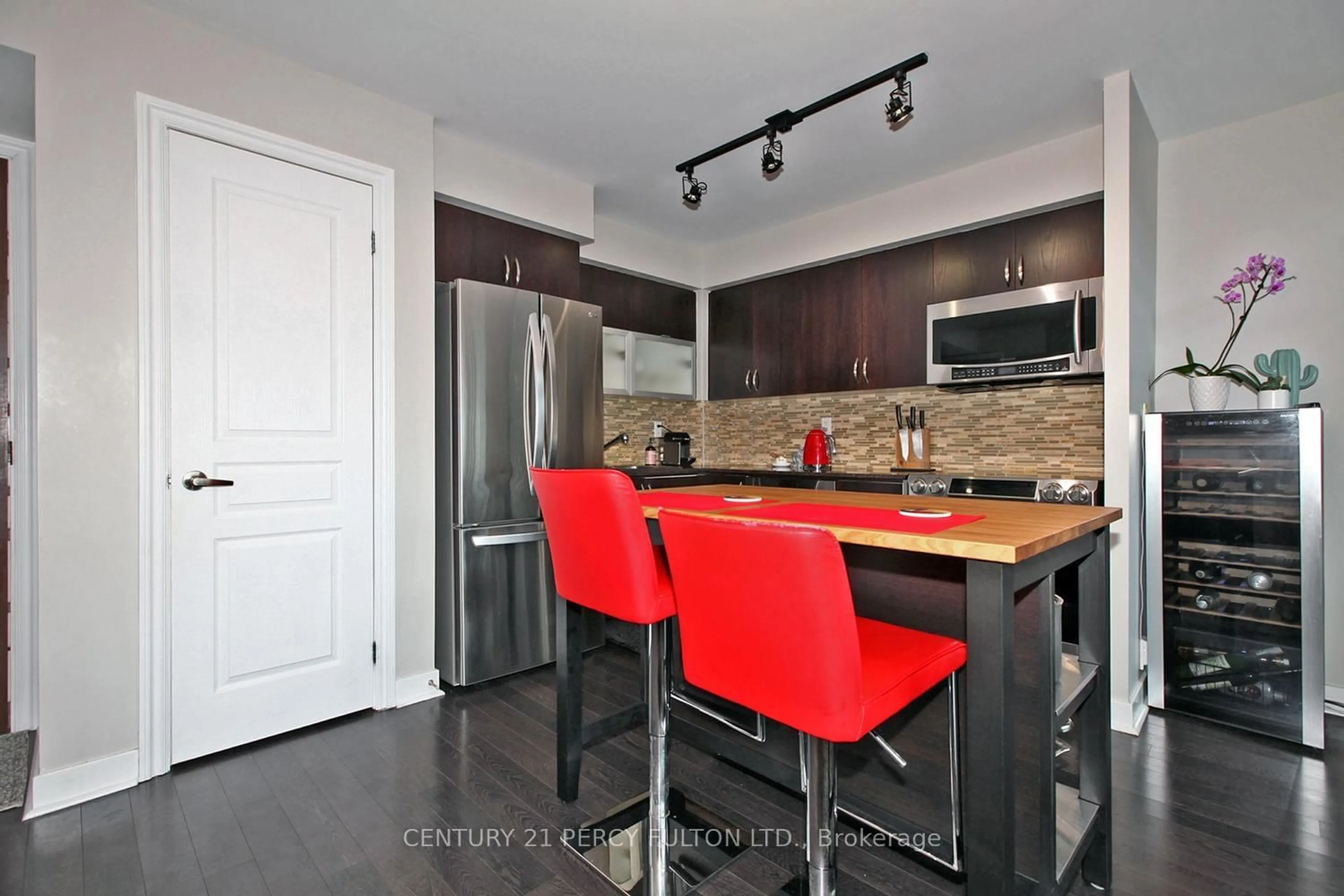 Open concept kitchen, unknown for 80 Western Battery Rd #406, Toronto Ontario M6K 3S1