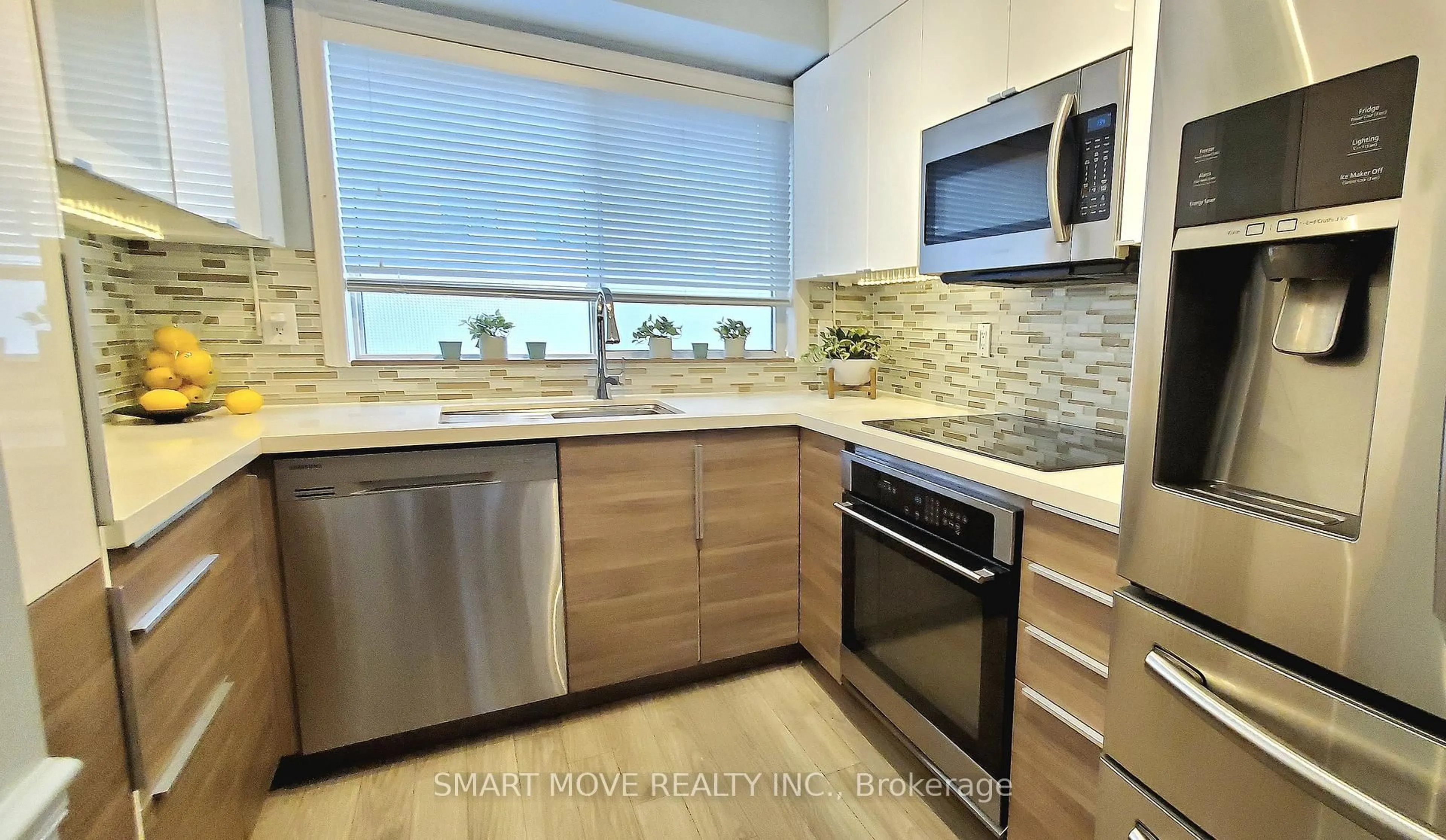 Unknown for 21 Replin Rd #TH 25, Toronto Ontario M6A 2M8