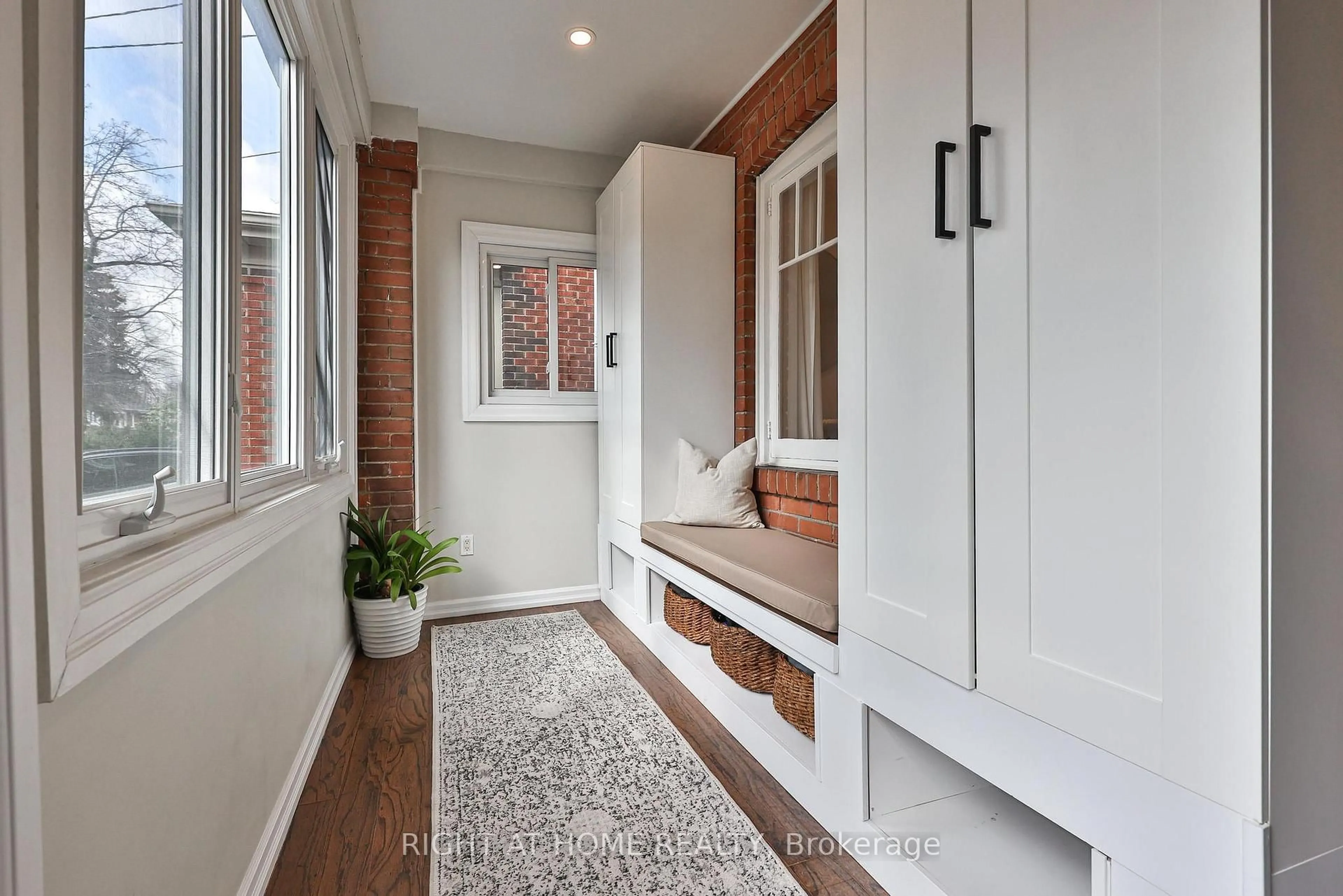 Indoor entryway for 568 Hillsdale Ave, Toronto Ontario M4S 1V2
