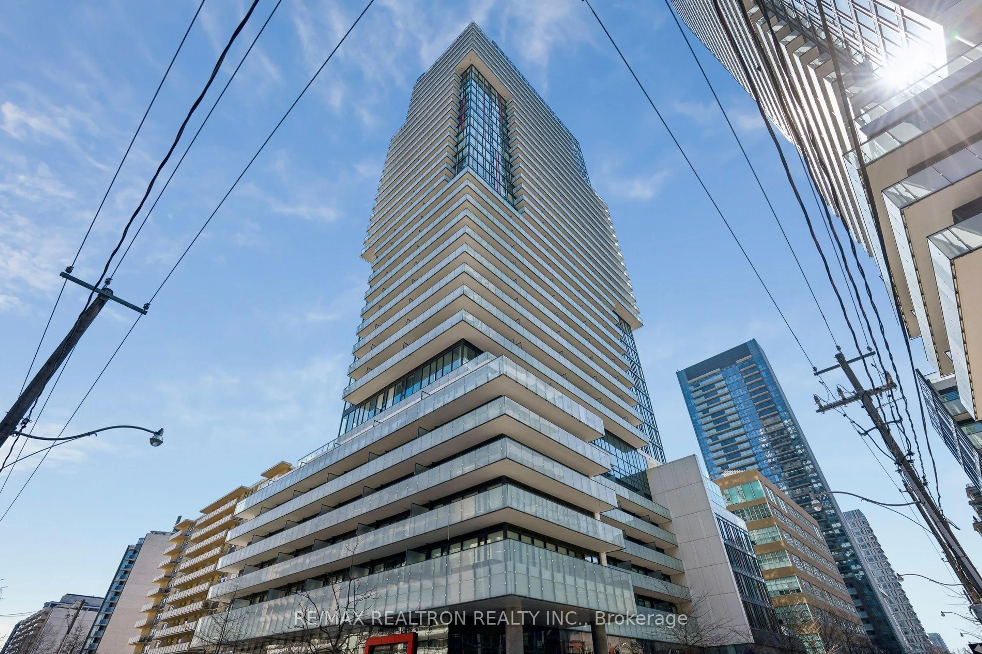 Indoor foyer for 185 Roehampton Ave #1212, Toronto Ontario M4P 1R4