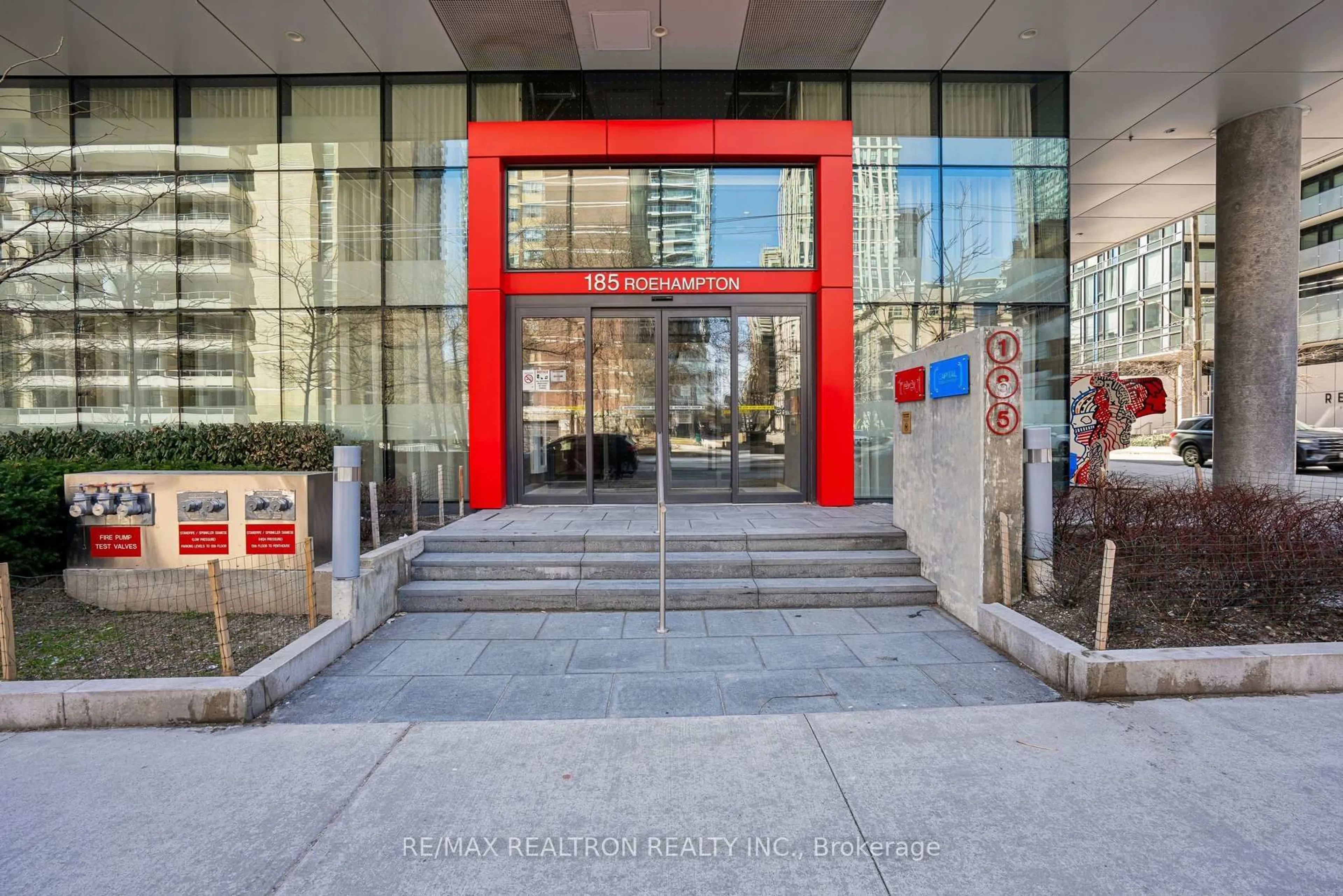 Indoor foyer for 185 Roehampton Ave #1212, Toronto Ontario M4P 1R4
