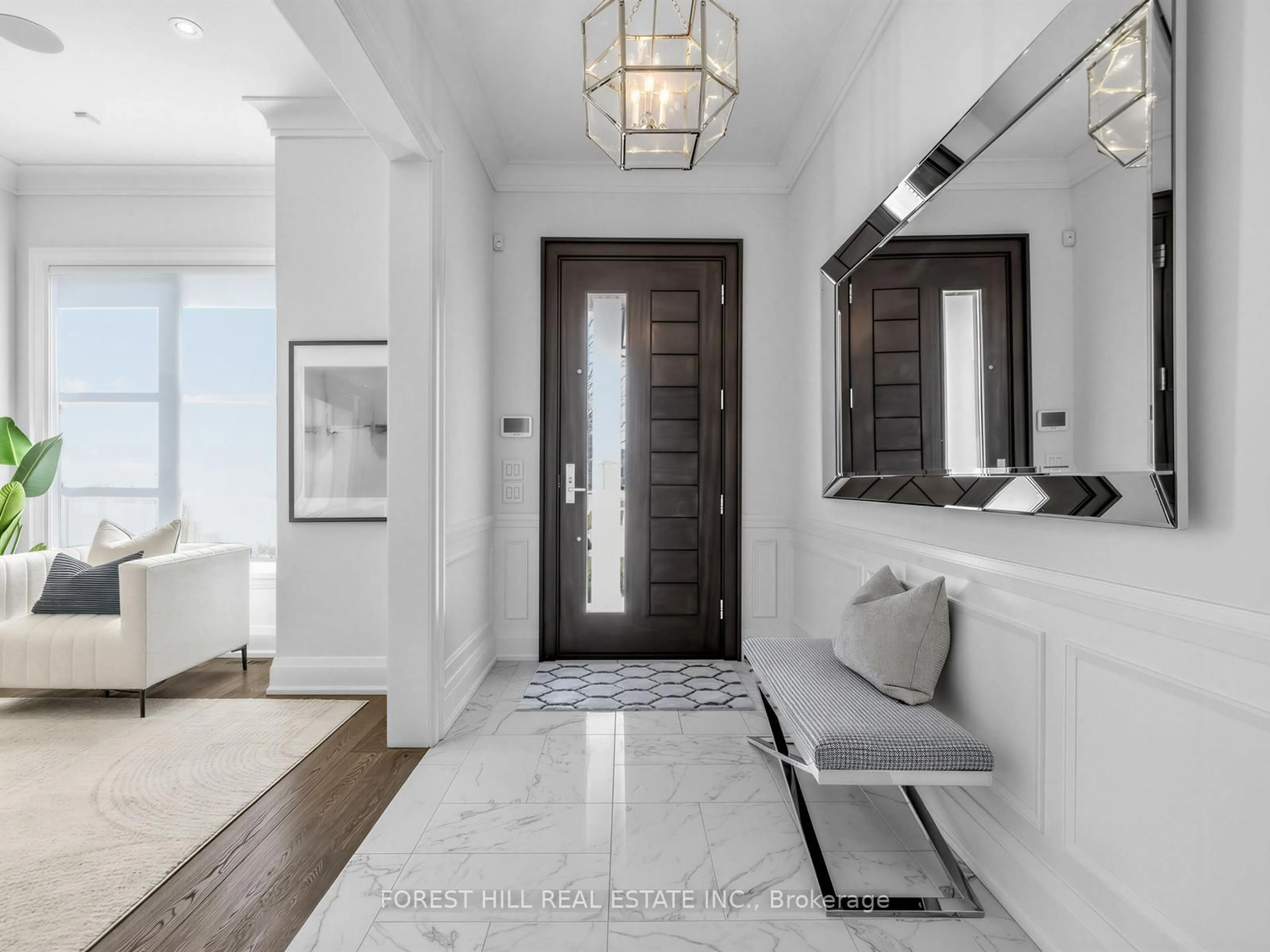 Indoor entryway for 124 Laurelcrest Ave, Toronto Ontario M3H 2B3