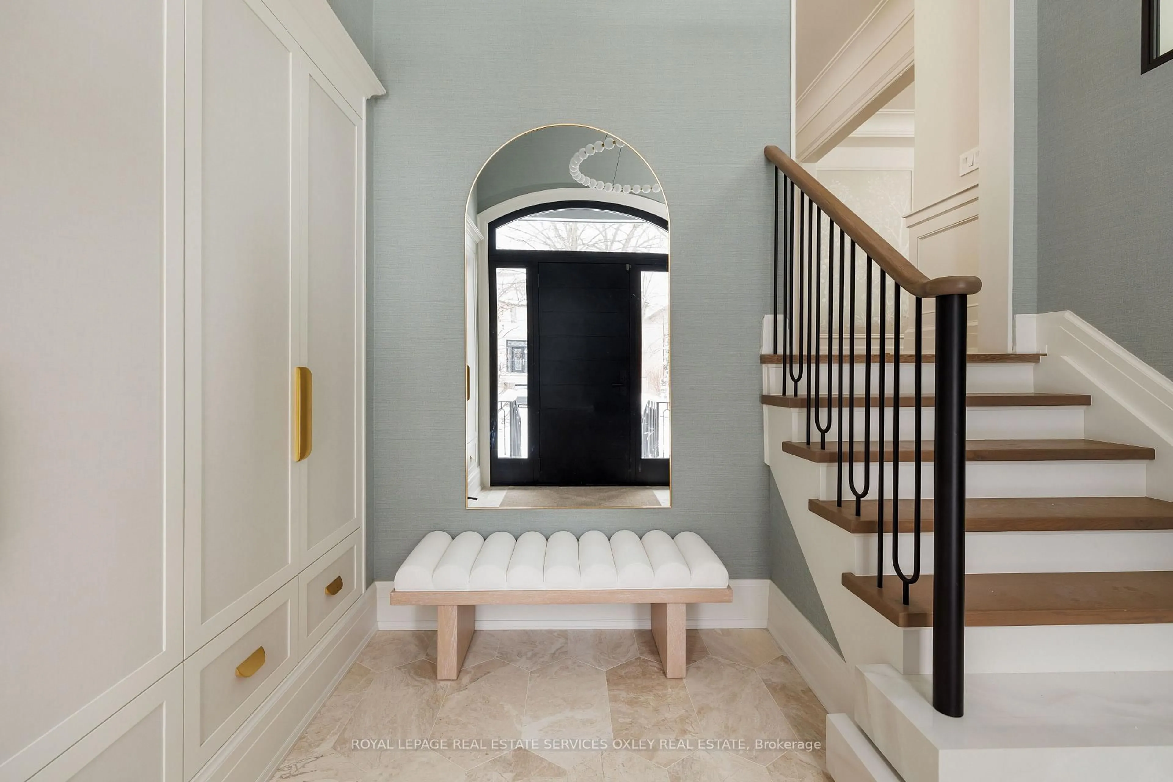 Indoor entryway for 482 Cranbrooke Ave, Toronto Ontario M5M 1N7