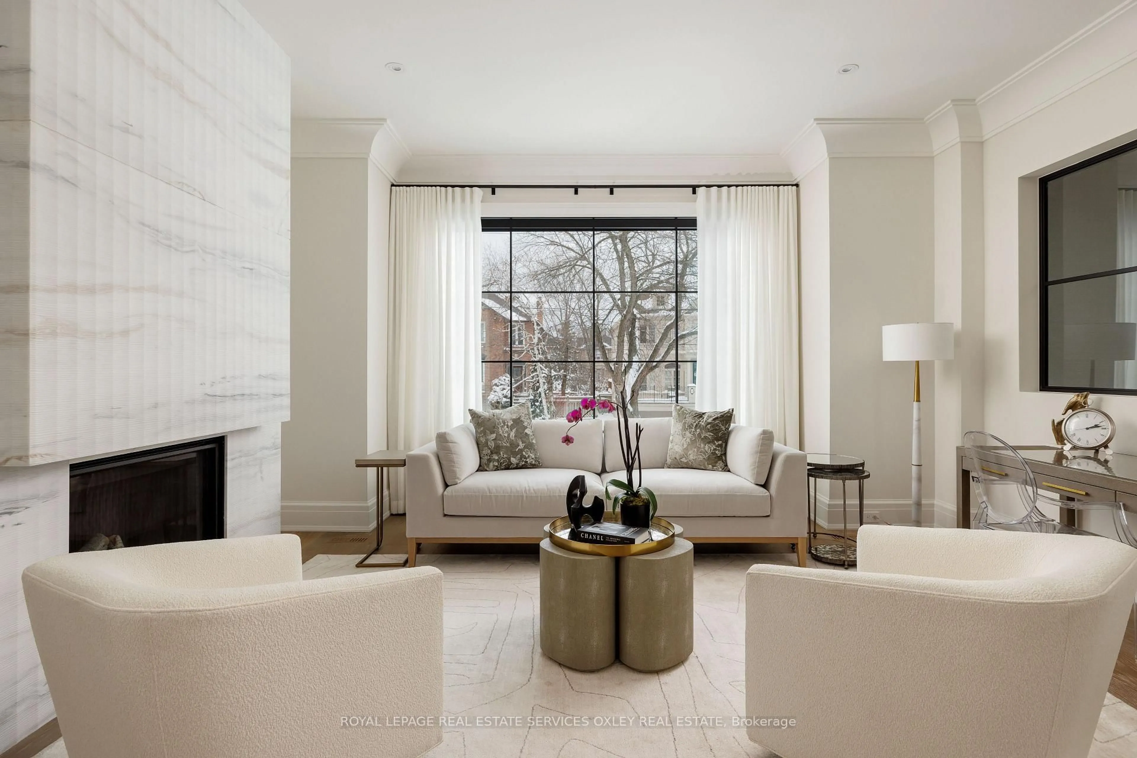 Living room with furniture, unknown for 482 Cranbrooke Ave, Toronto Ontario M5M 1N7