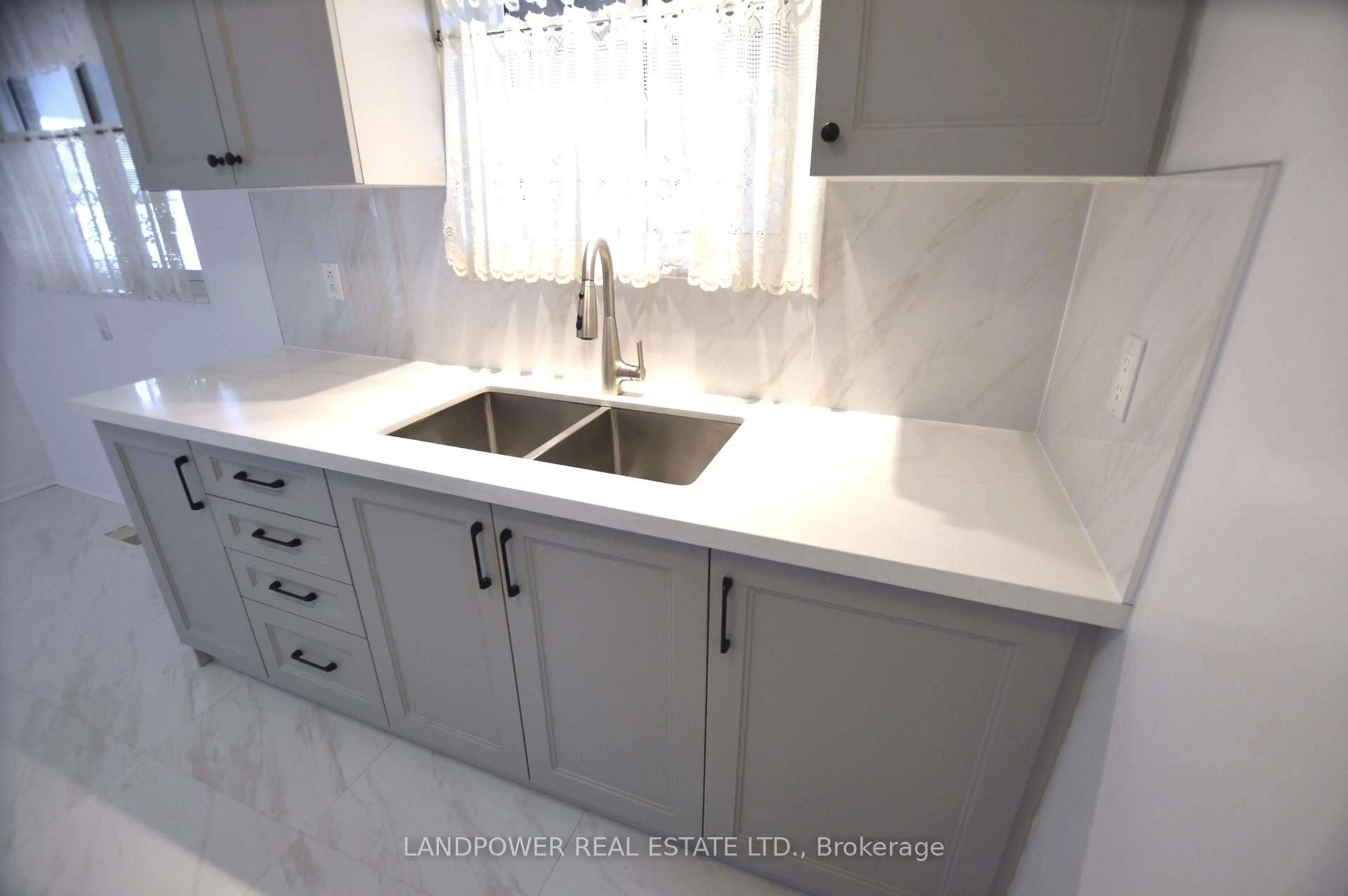 Standard kitchen, ceramic/tile floor for 93 Clansman Blvd, Toronto Ontario M2H 1X7