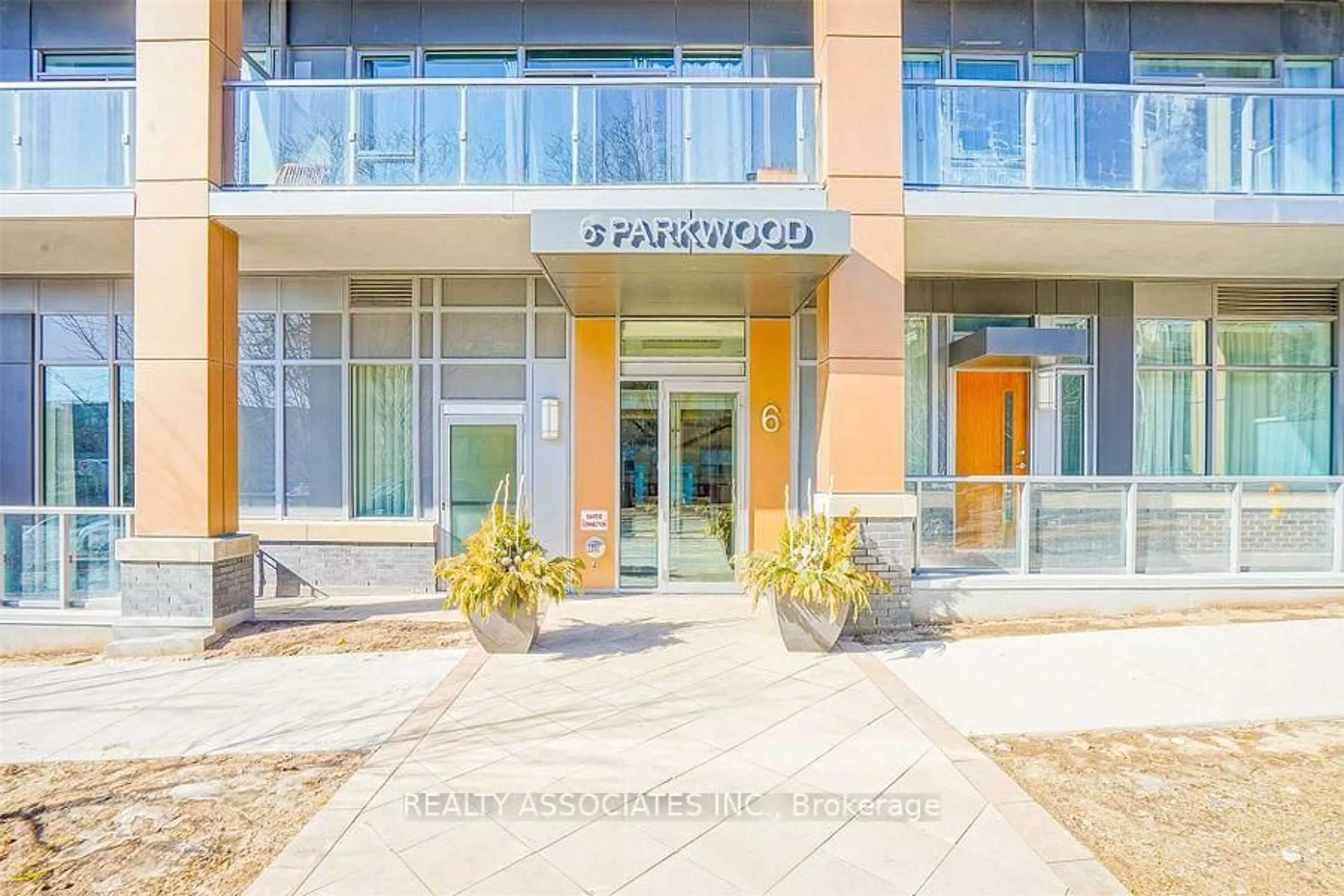 Indoor foyer for 6 Parkwood Ave #307, Toronto Ontario M4V 1V1