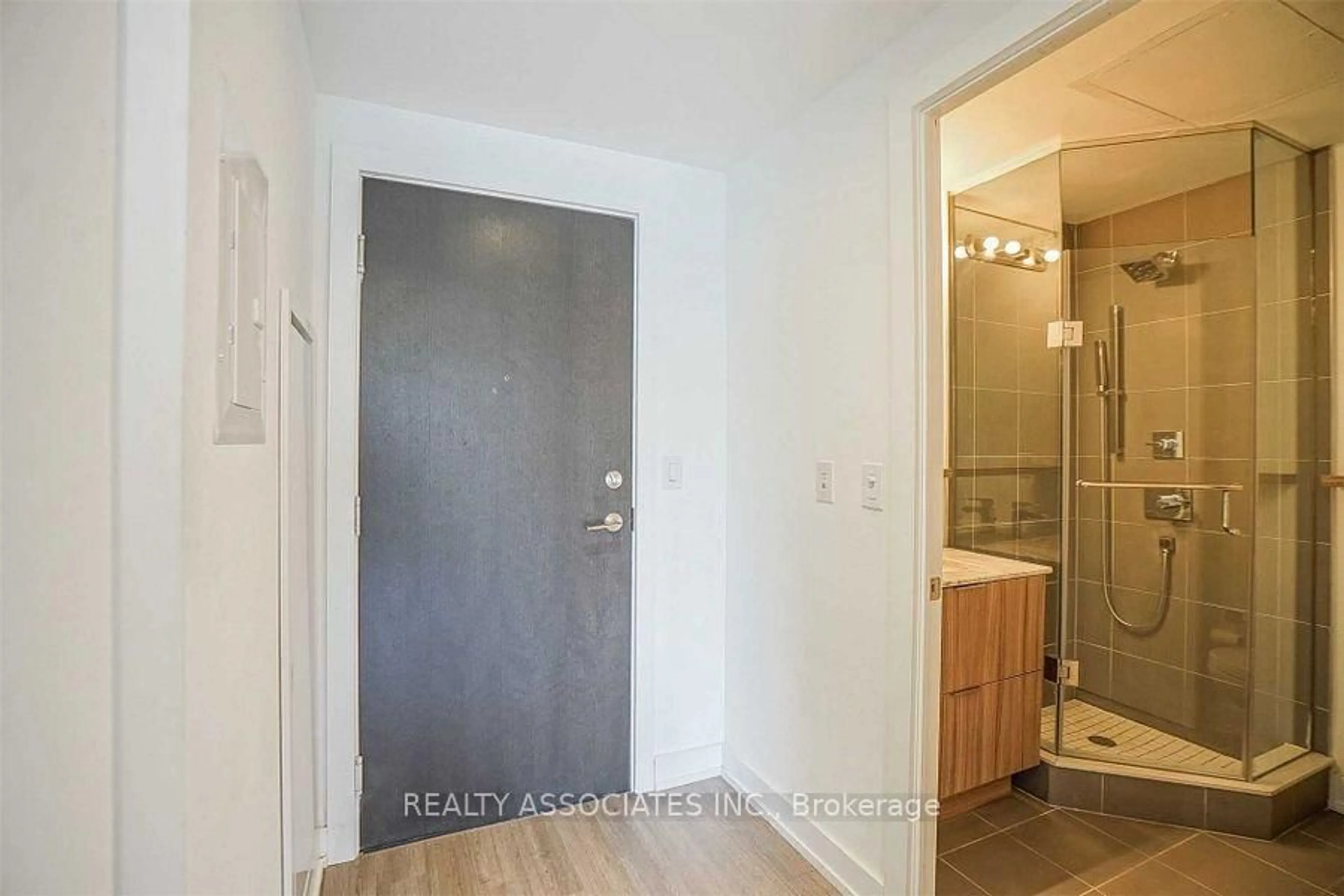 Indoor entryway for 6 Parkwood Ave #307, Toronto Ontario M4V 1V1