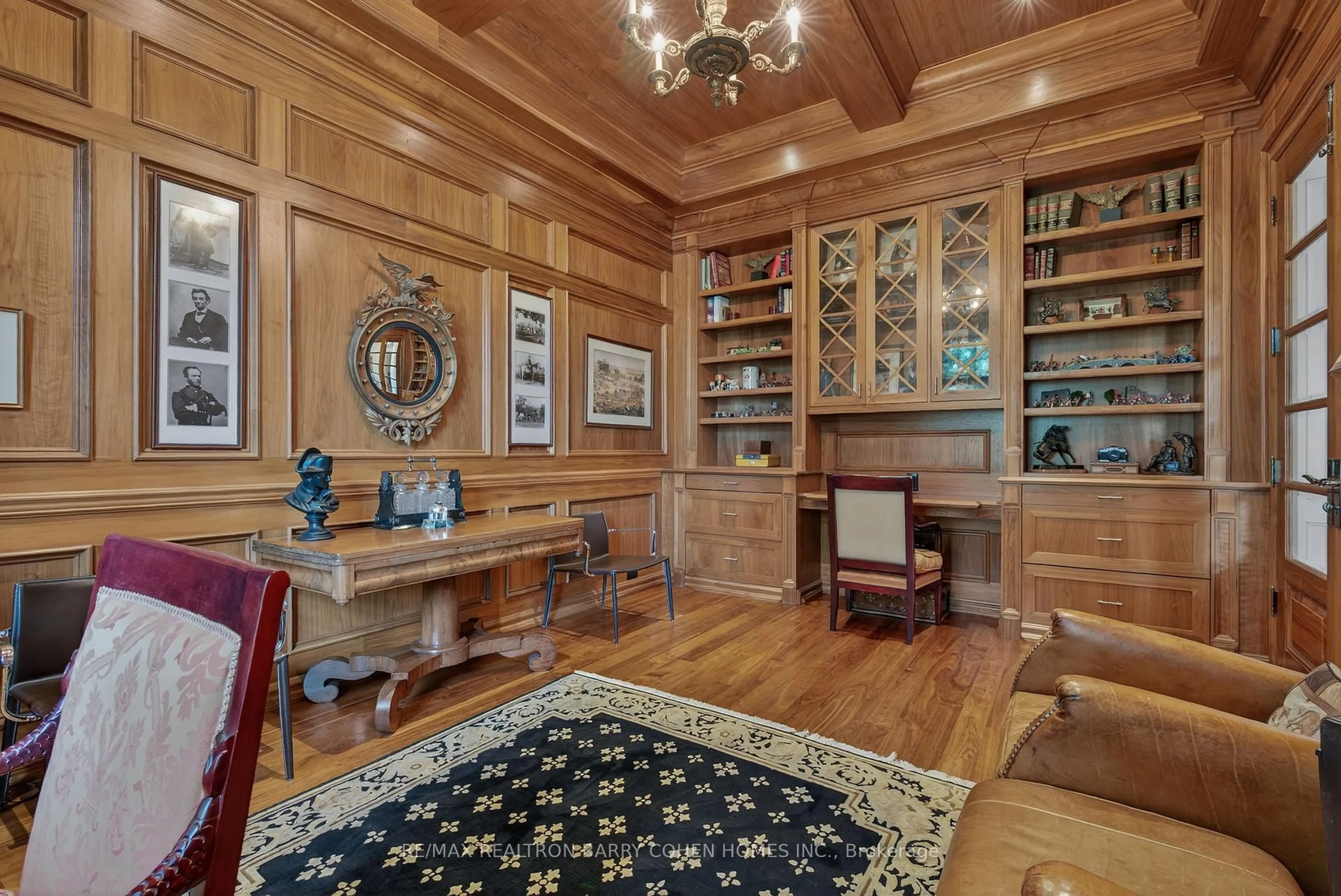 Indoor foyer for 76 Arjay Cres, Toronto Ontario M2L 1C7