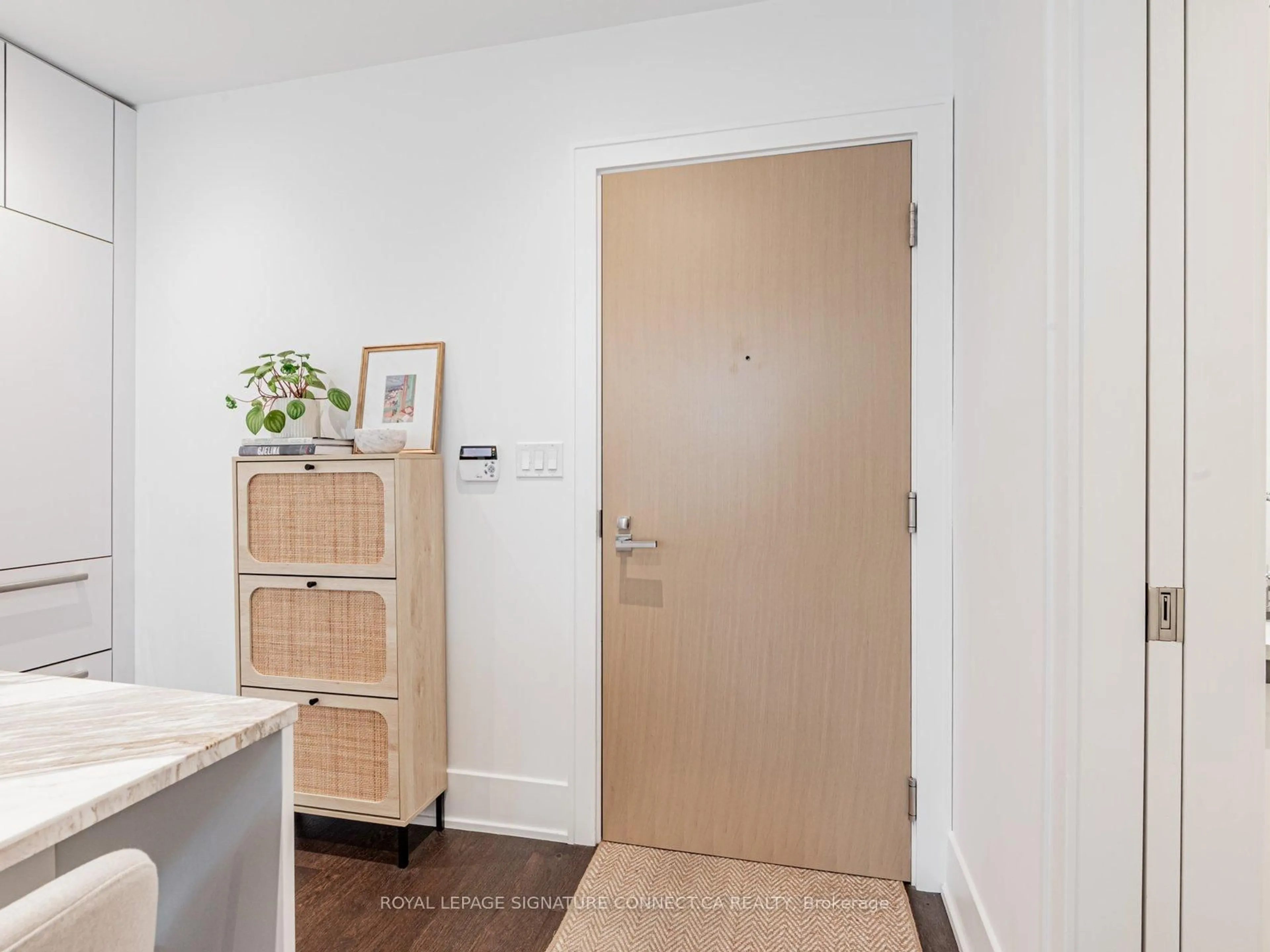 Indoor entryway for 39 Queens Quay #TH132, Toronto Ontario M5E 0A5