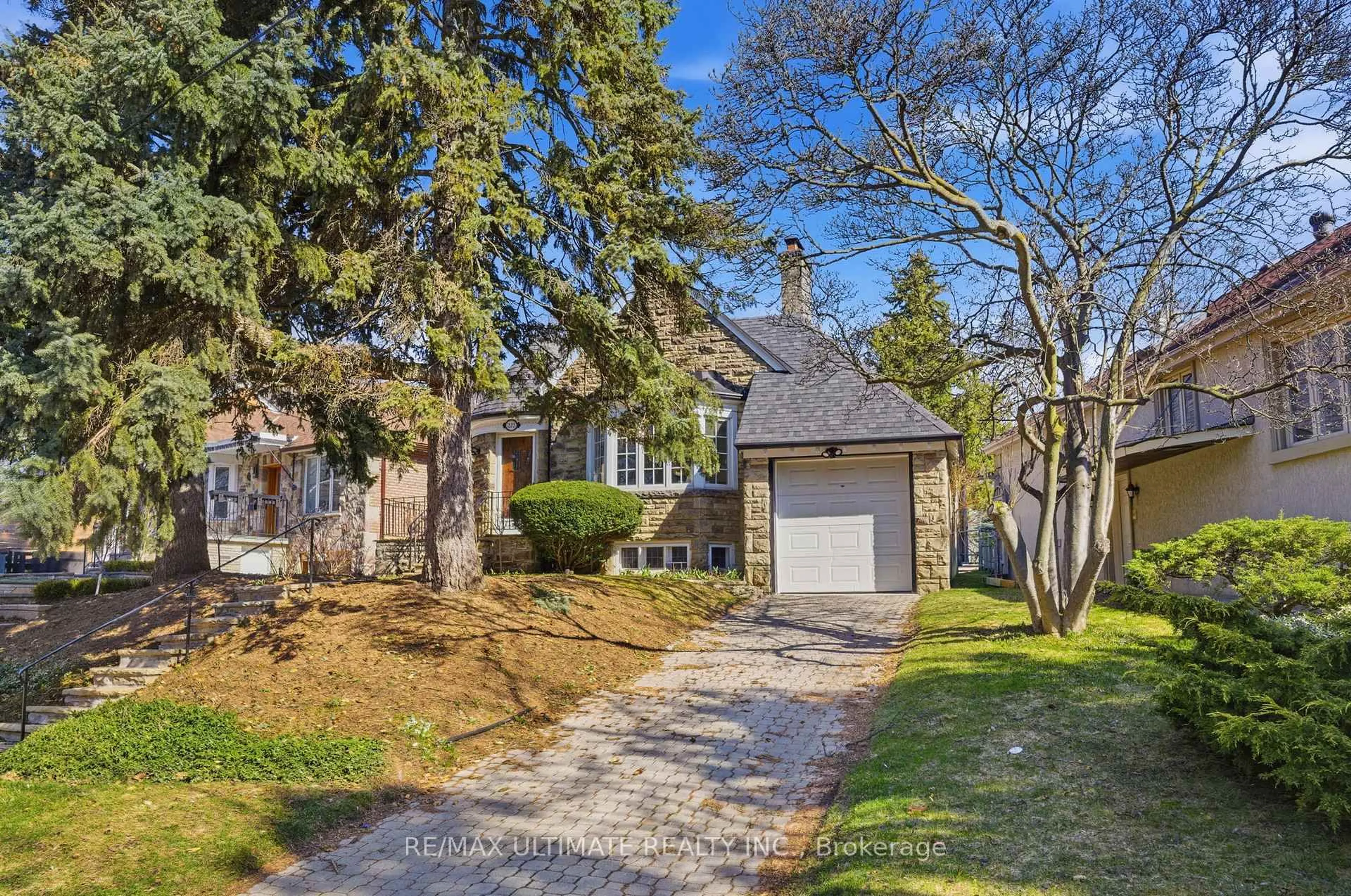 Home with brick exterior material, street for 222 Chaplin Cres, Toronto Ontario M5P 1B4