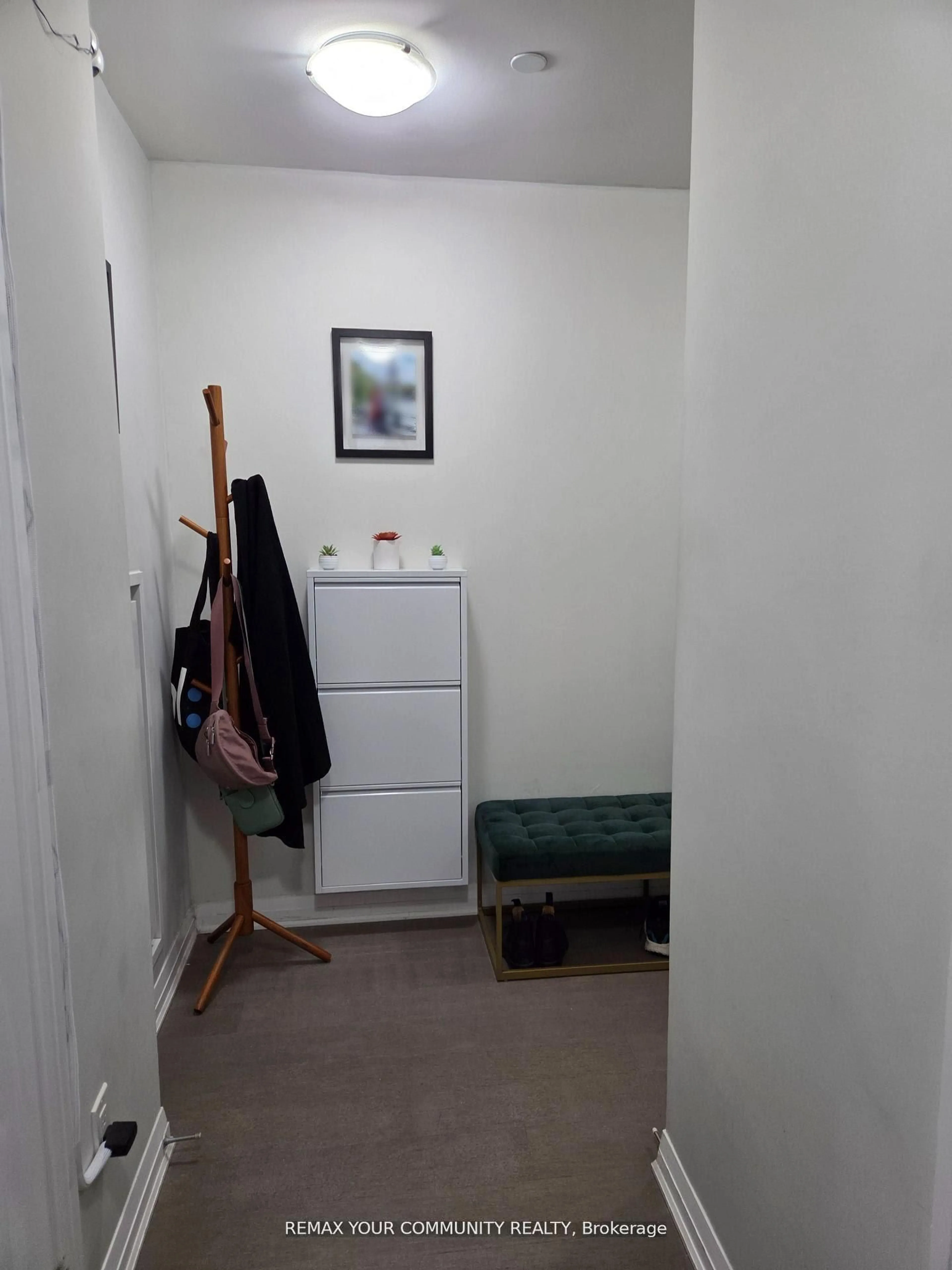 A pic of a room for 8 Mercer St #1208, Toronto Ontario M5V 0C4