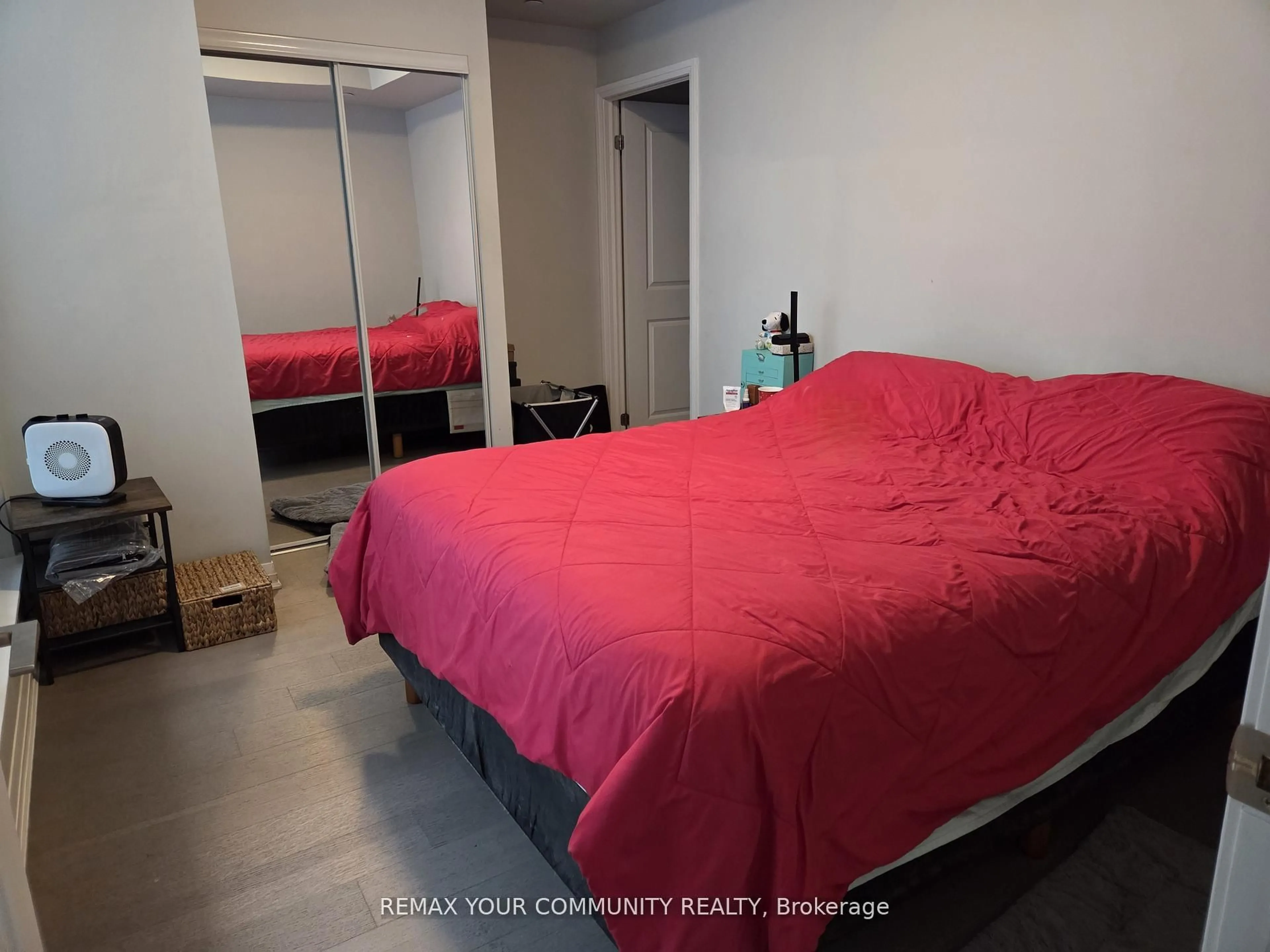 A pic of a room for 8 Mercer St #1208, Toronto Ontario M5V 0C4