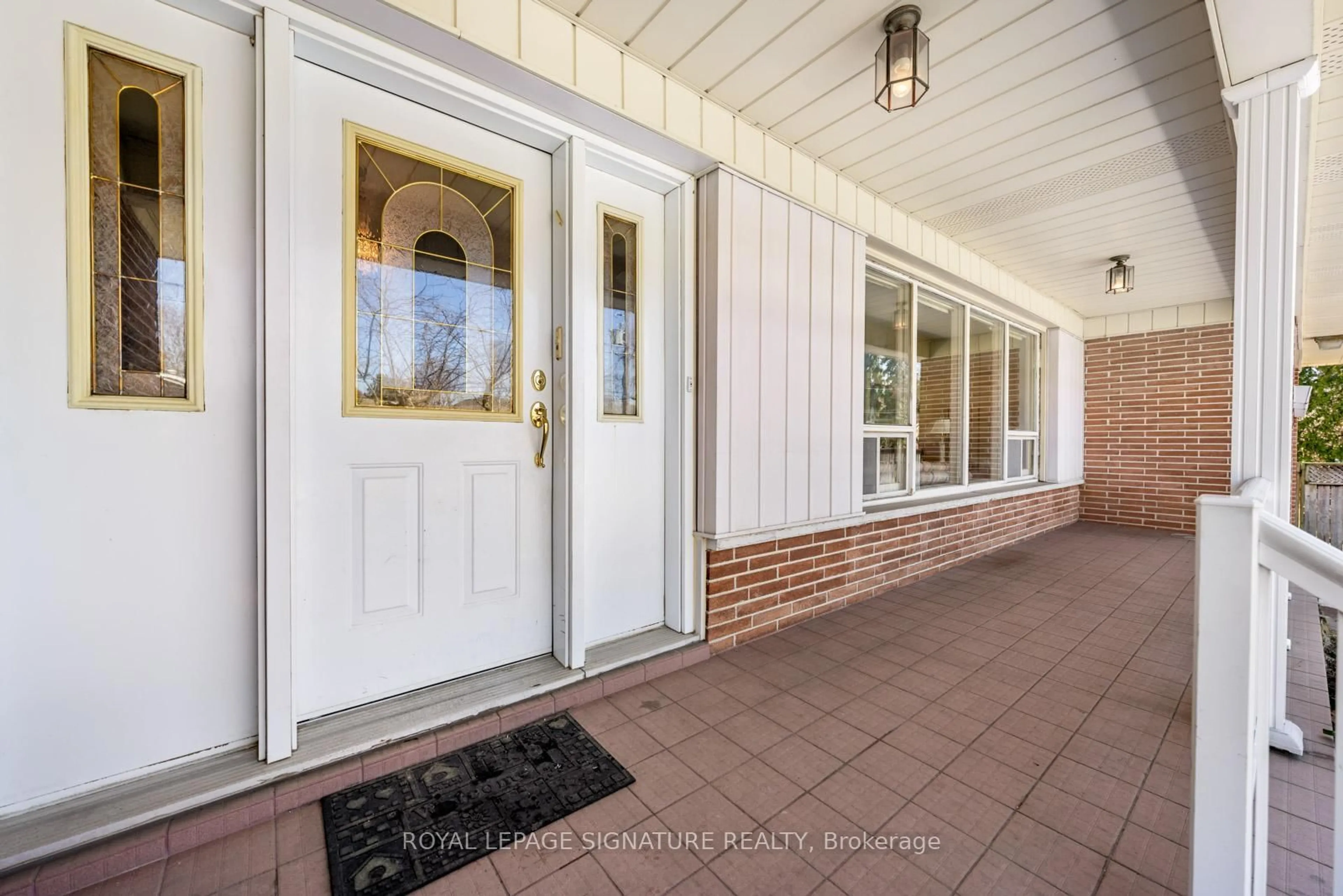 Indoor entryway for 66 Carscadden Dr, Toronto Ontario M2R 2A9