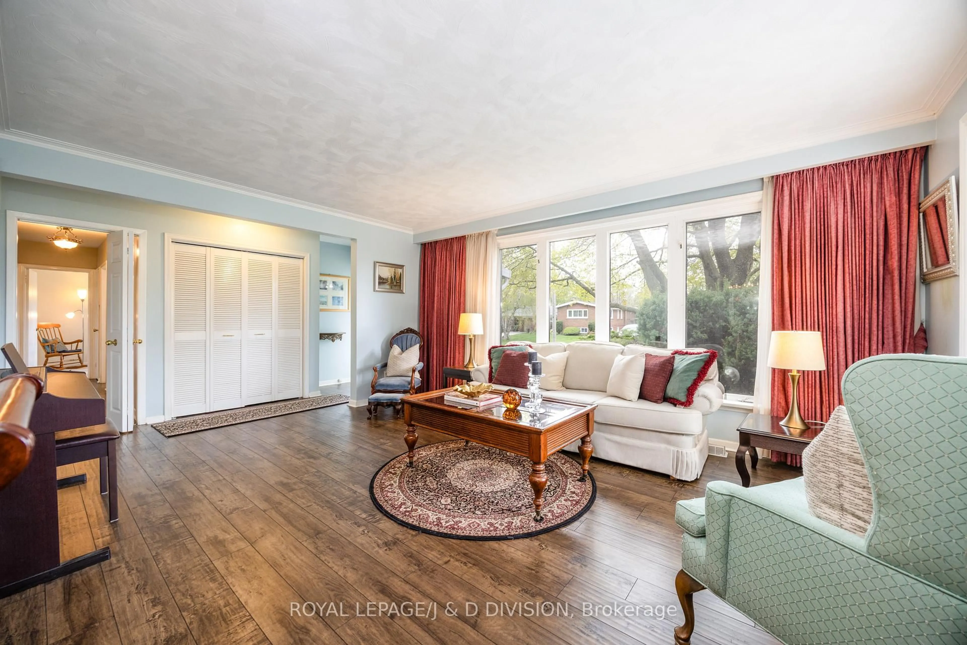 Living room with furniture, wood/laminate floor for 48 Greengrove Cres, Toronto Ontario M3A 1H9