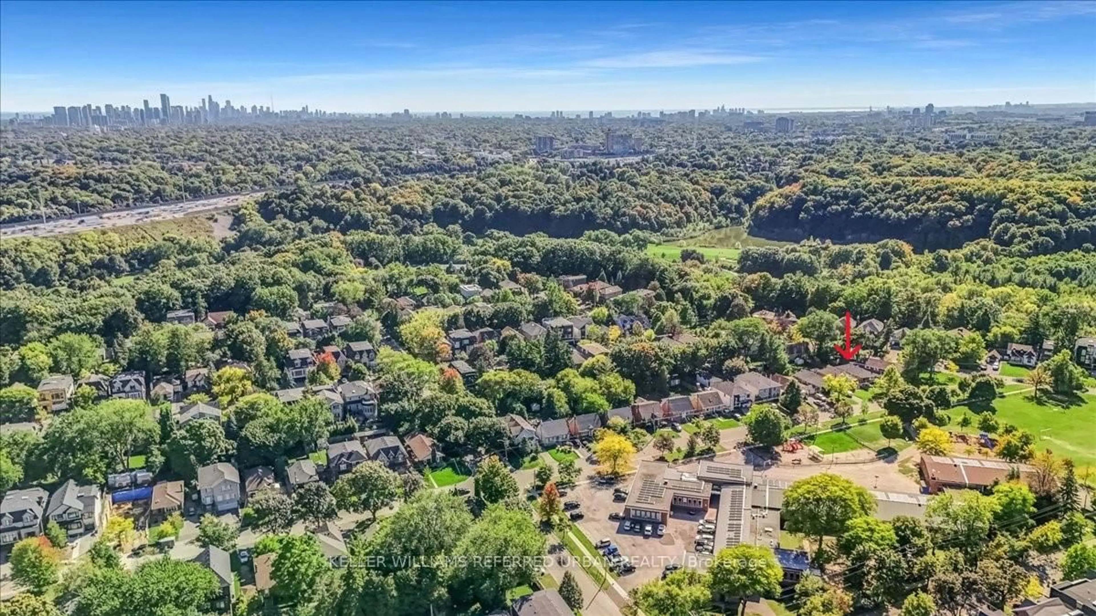 A pic from outside/outdoor area/front of a property/back of a property/a pic from drone, unknown for 213 Franklin Ave, Toronto Ontario M2N 1C8