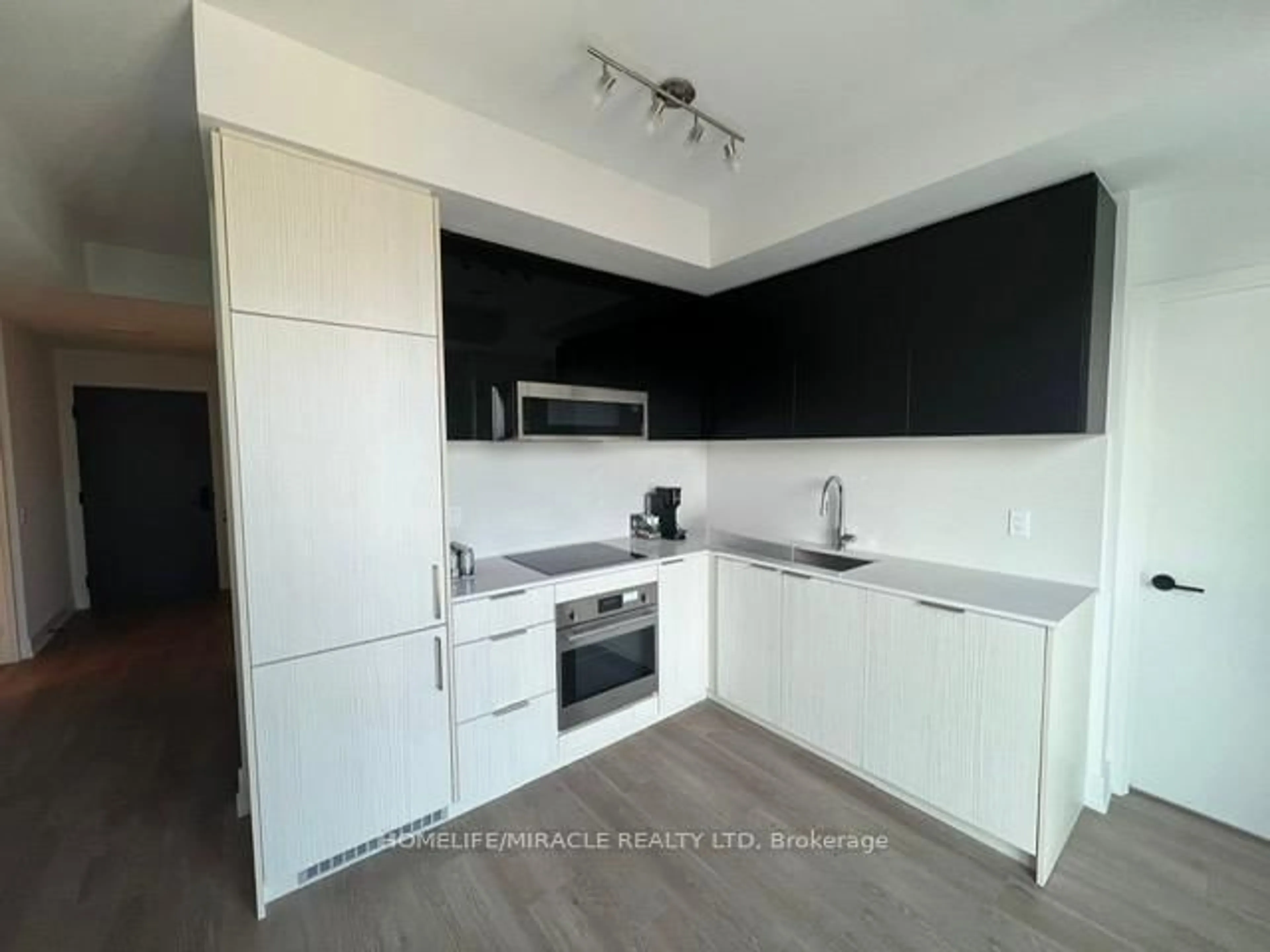 Standard kitchen, wood/laminate floor for 308 Jarvis St #2901, Toronto Ontario M5B 0E3