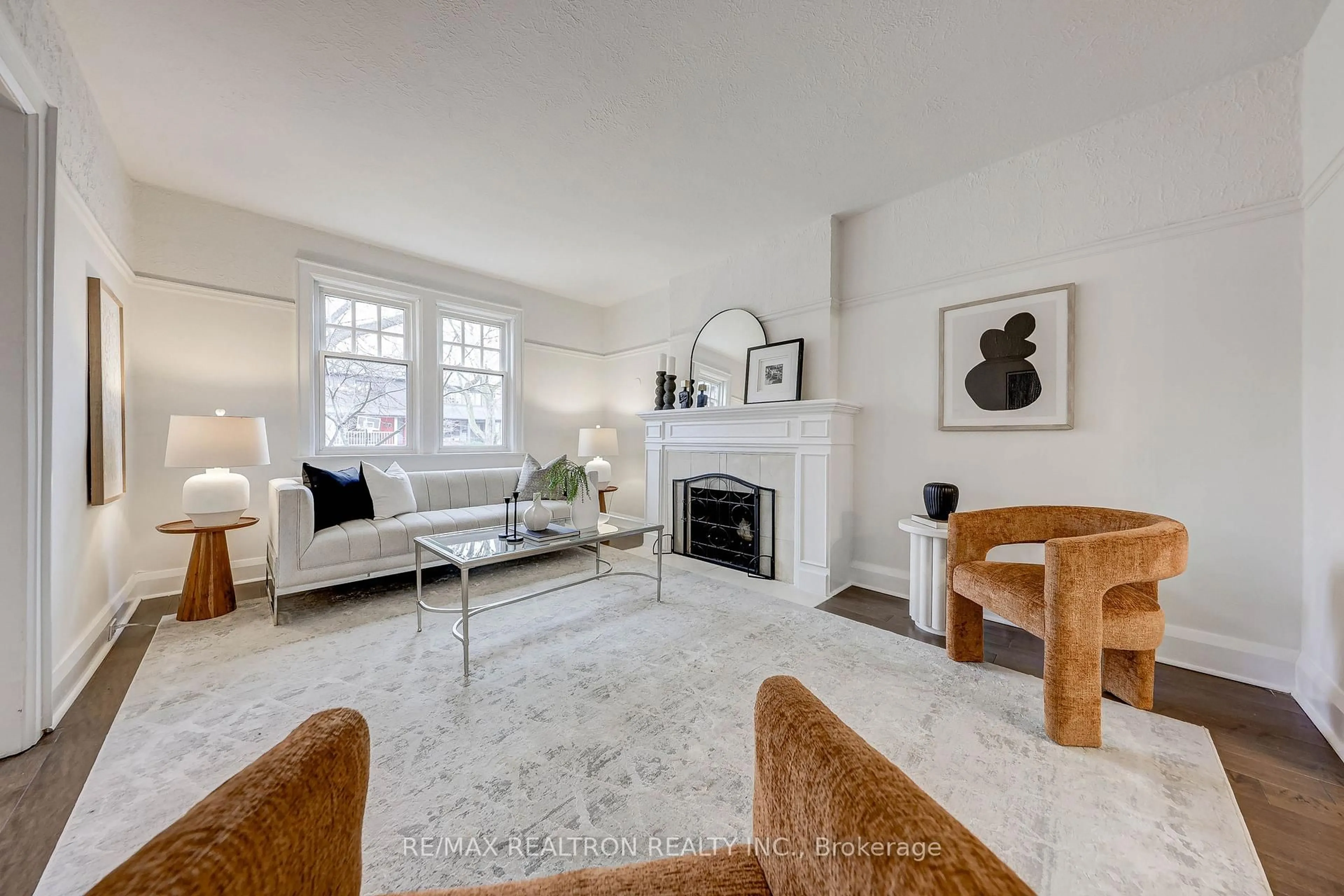 Living room with furniture, unknown for 294 St Germain Ave, Toronto Ontario M5M 1W3