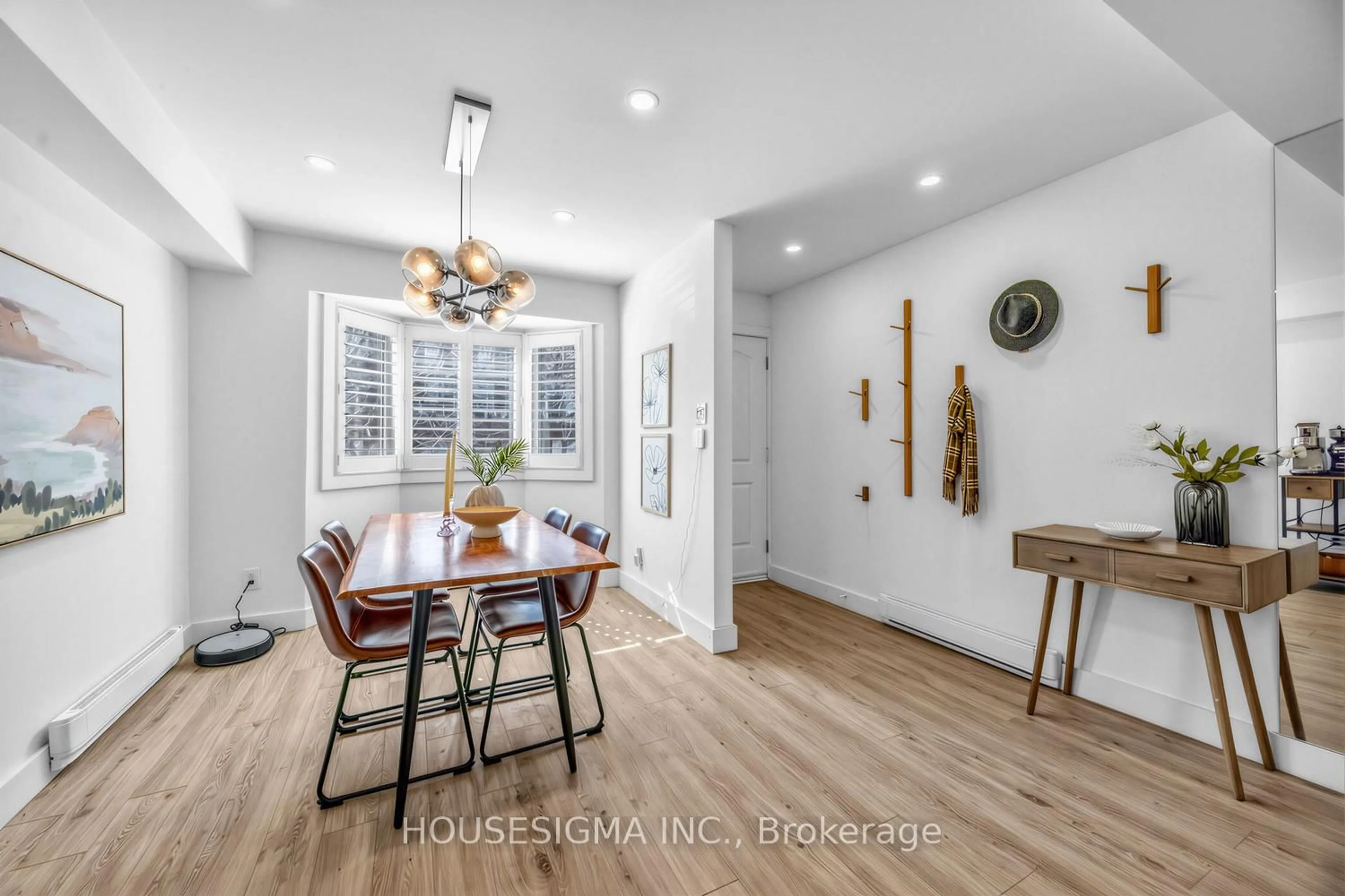 Dining room, wood/laminate floor for 39 Tecumseth St #47, Toronto Ontario M5V 2X6
