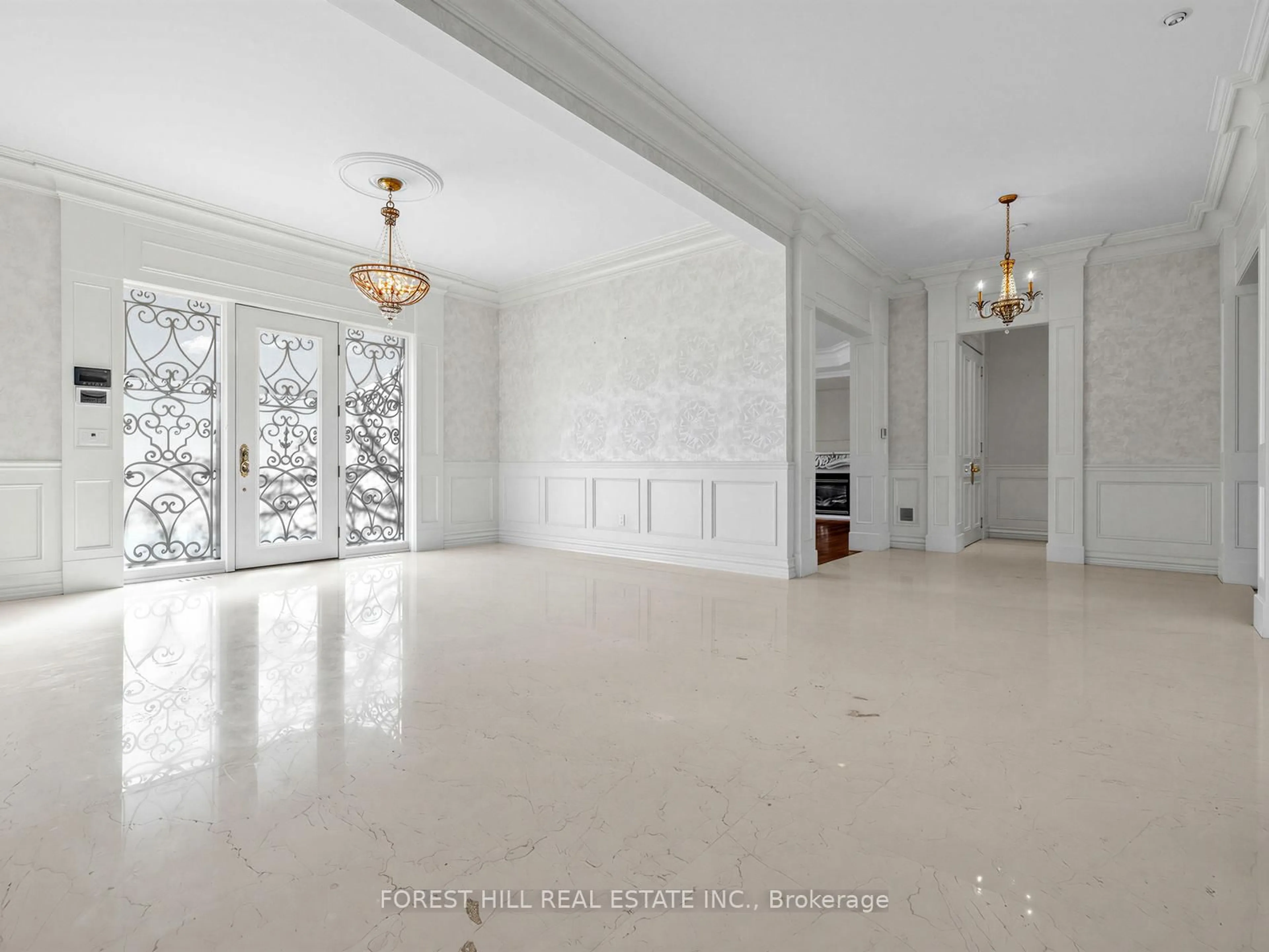 Indoor foyer for 8 Colvestone Rd, Toronto Ontario M2L 1X3