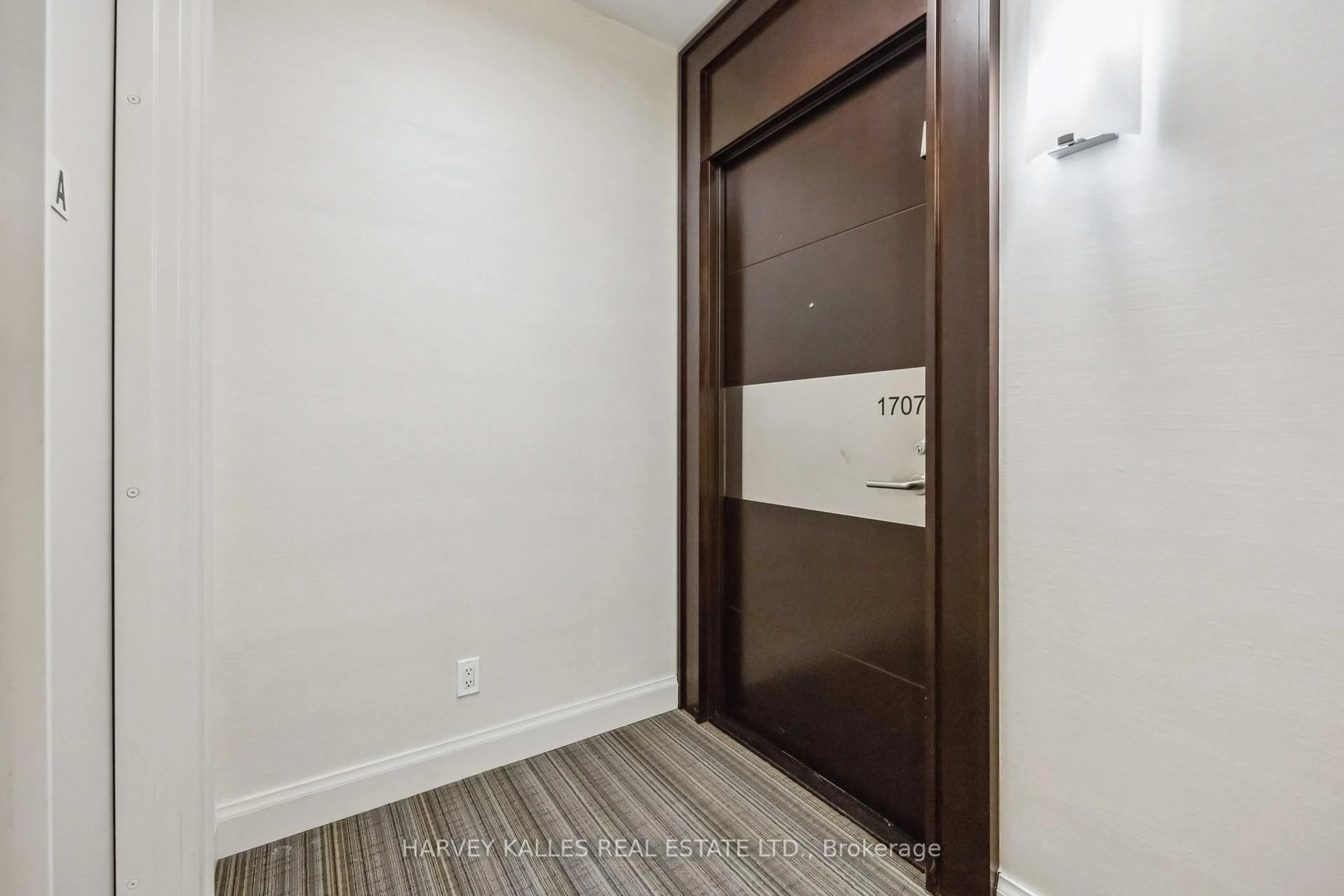 Indoor entryway for 825 Church St #1707, Toronto Ontario M4W 3Z4
