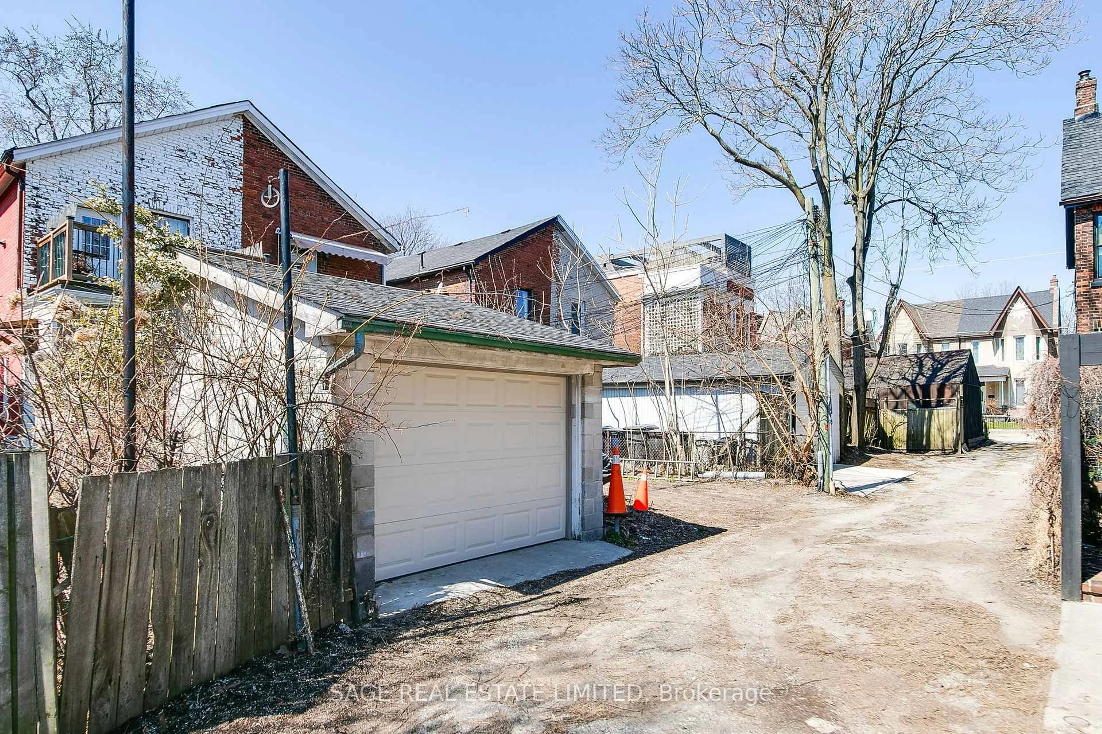 A pic from outside/outdoor area/front of a property/back of a property/a pic from drone, street for 65 Lakeview Ave, Toronto Ontario M6J 3B4
