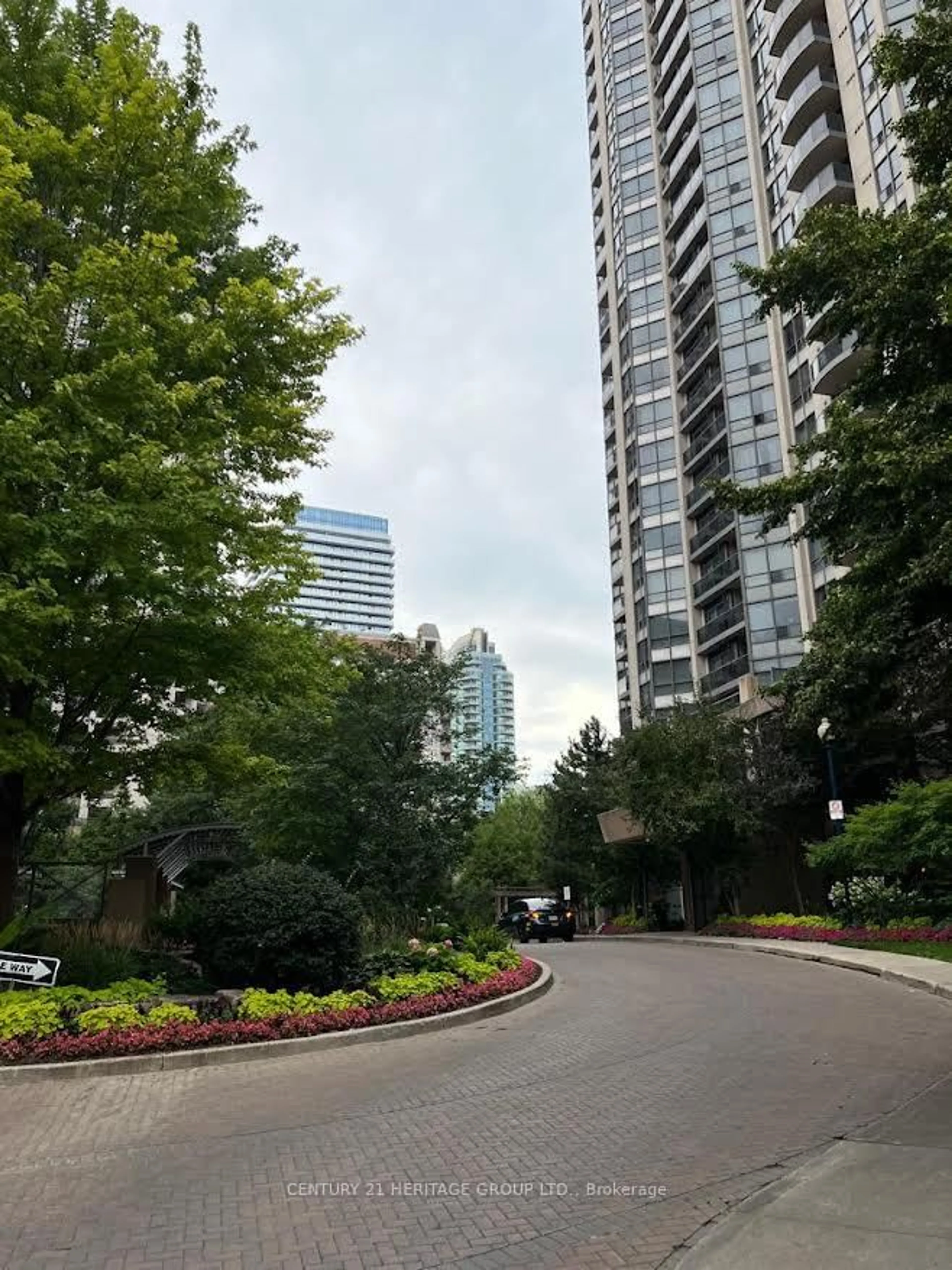 Patio, city buildings view from balcony for 10 Northtown Way #2009, Toronto Ontario M2N 7L4