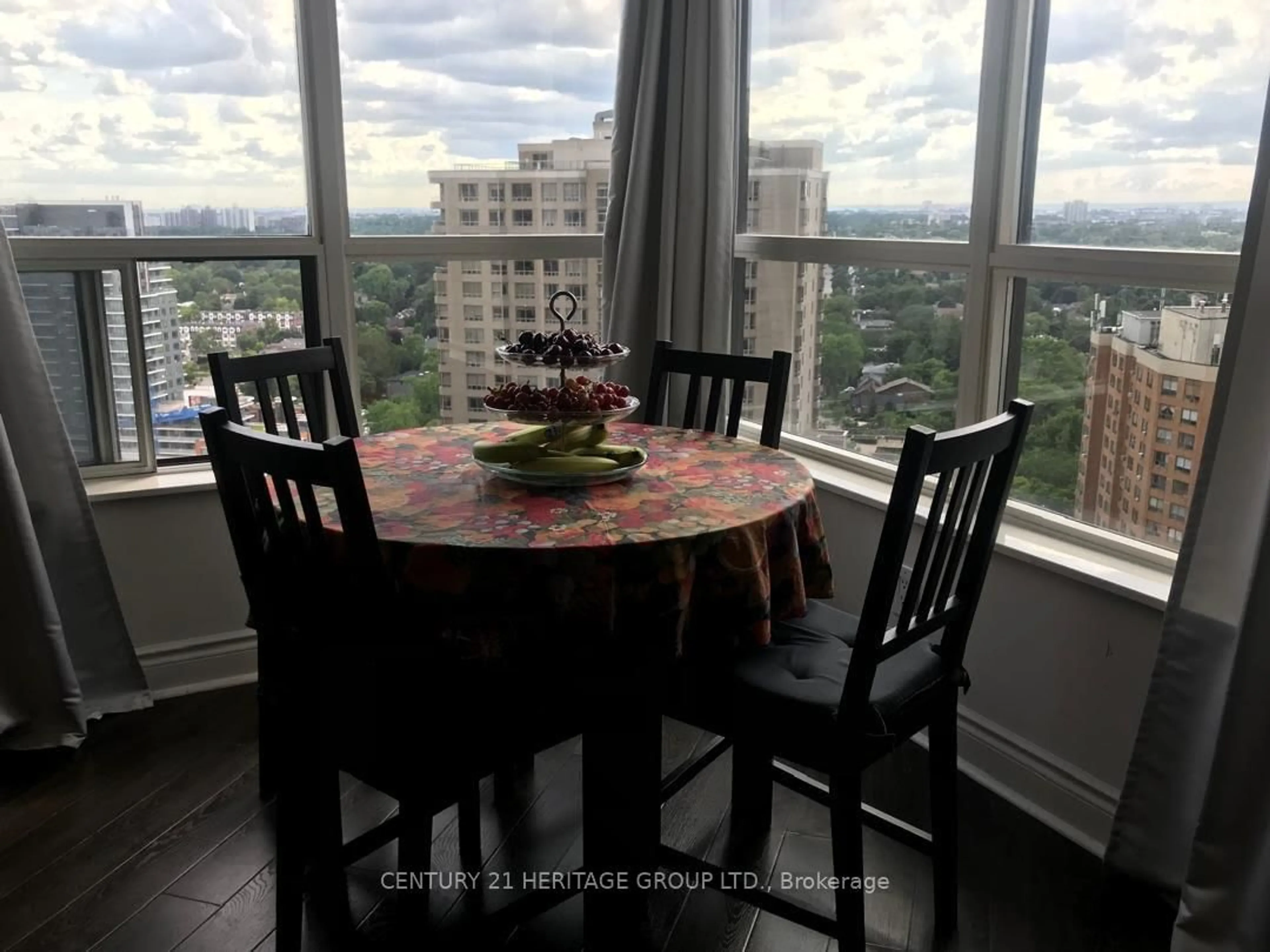 Dining room, wood/laminate floor for 10 Northtown Way #2009, Toronto Ontario M2N 7L4