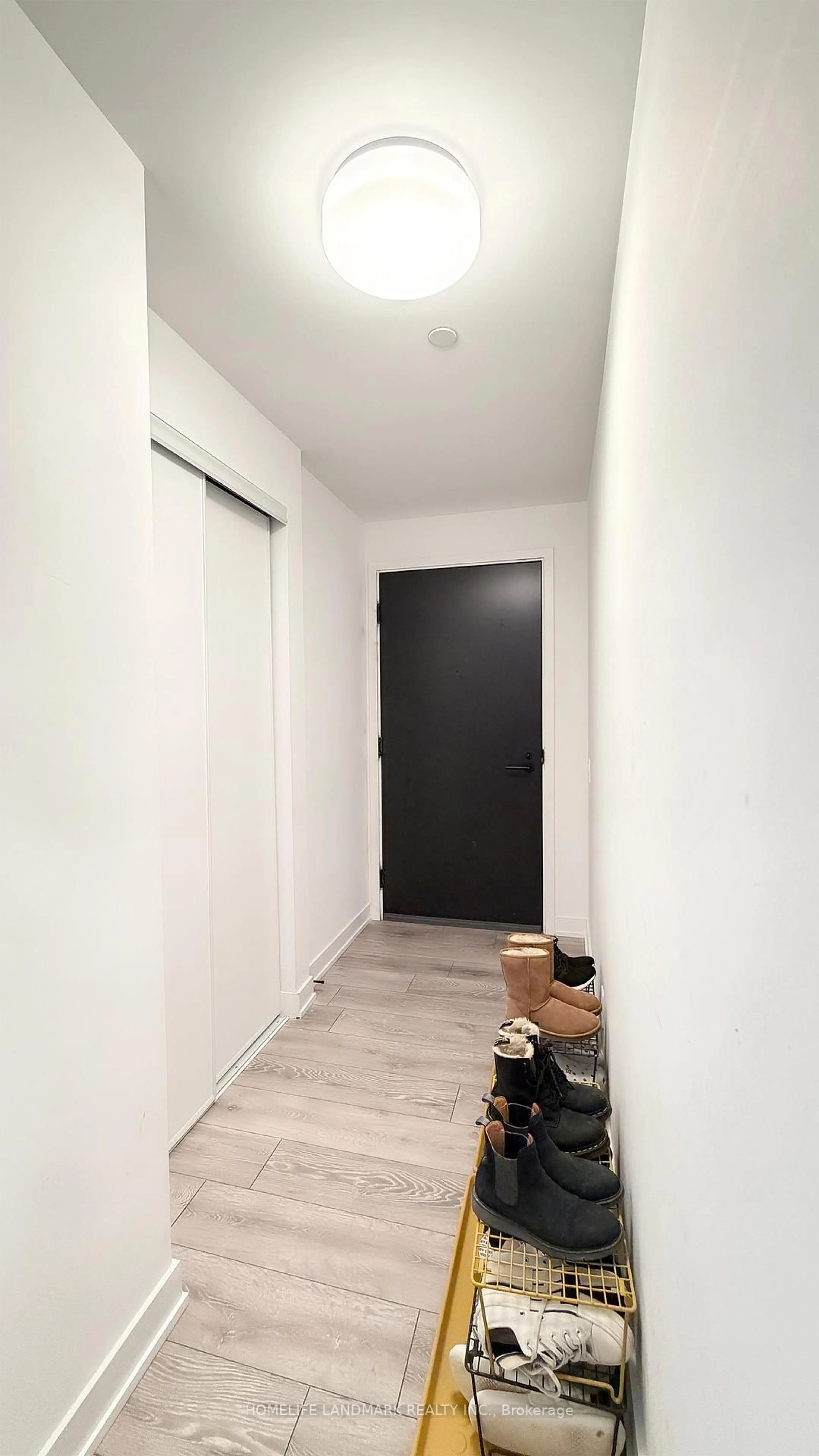 Indoor entryway for 108 Peter St #5002, Toronto Ontario M5V 0W2