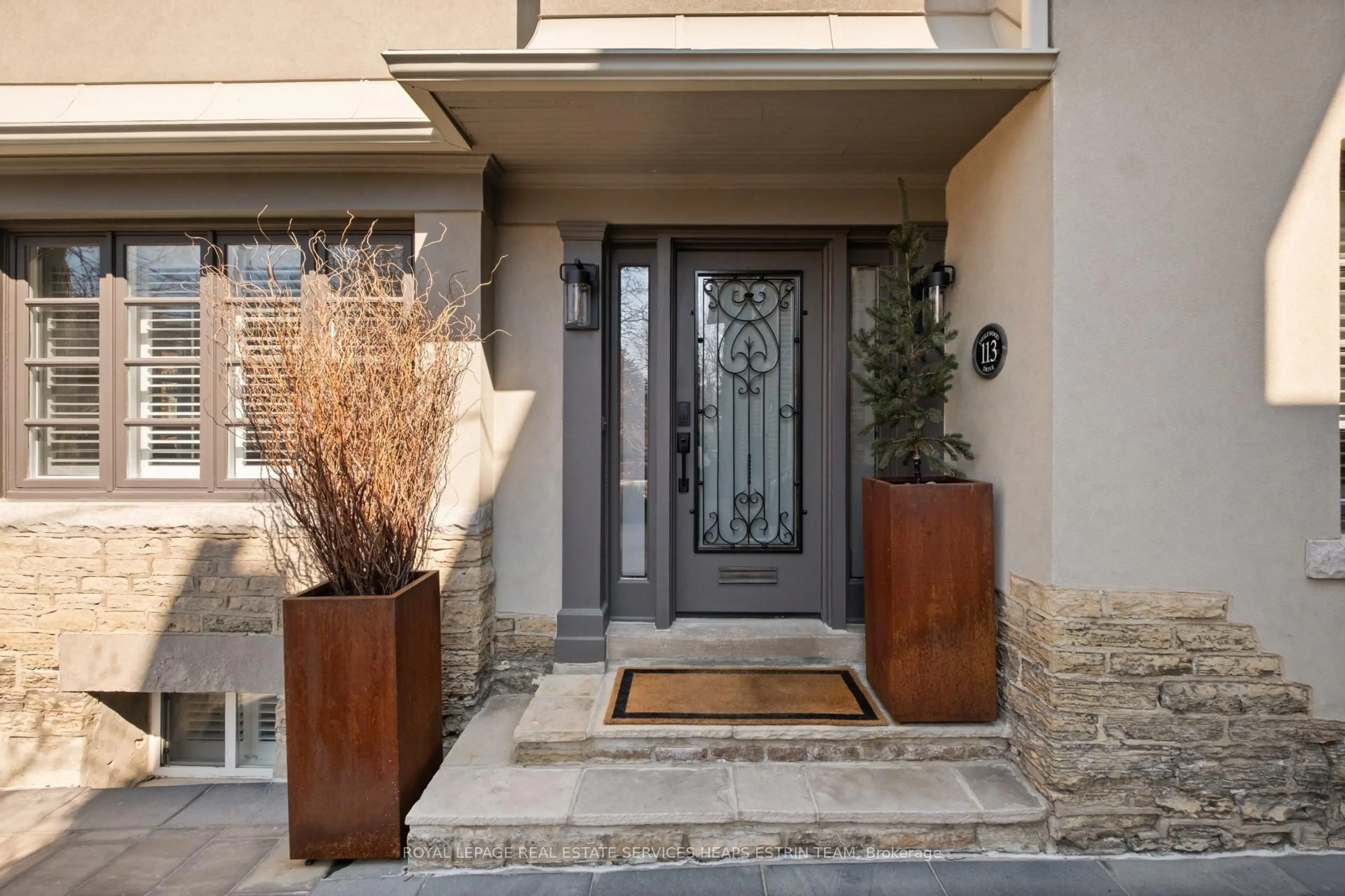 Indoor entryway for 113 Inglewood Dr, Toronto Ontario M4T 1H6