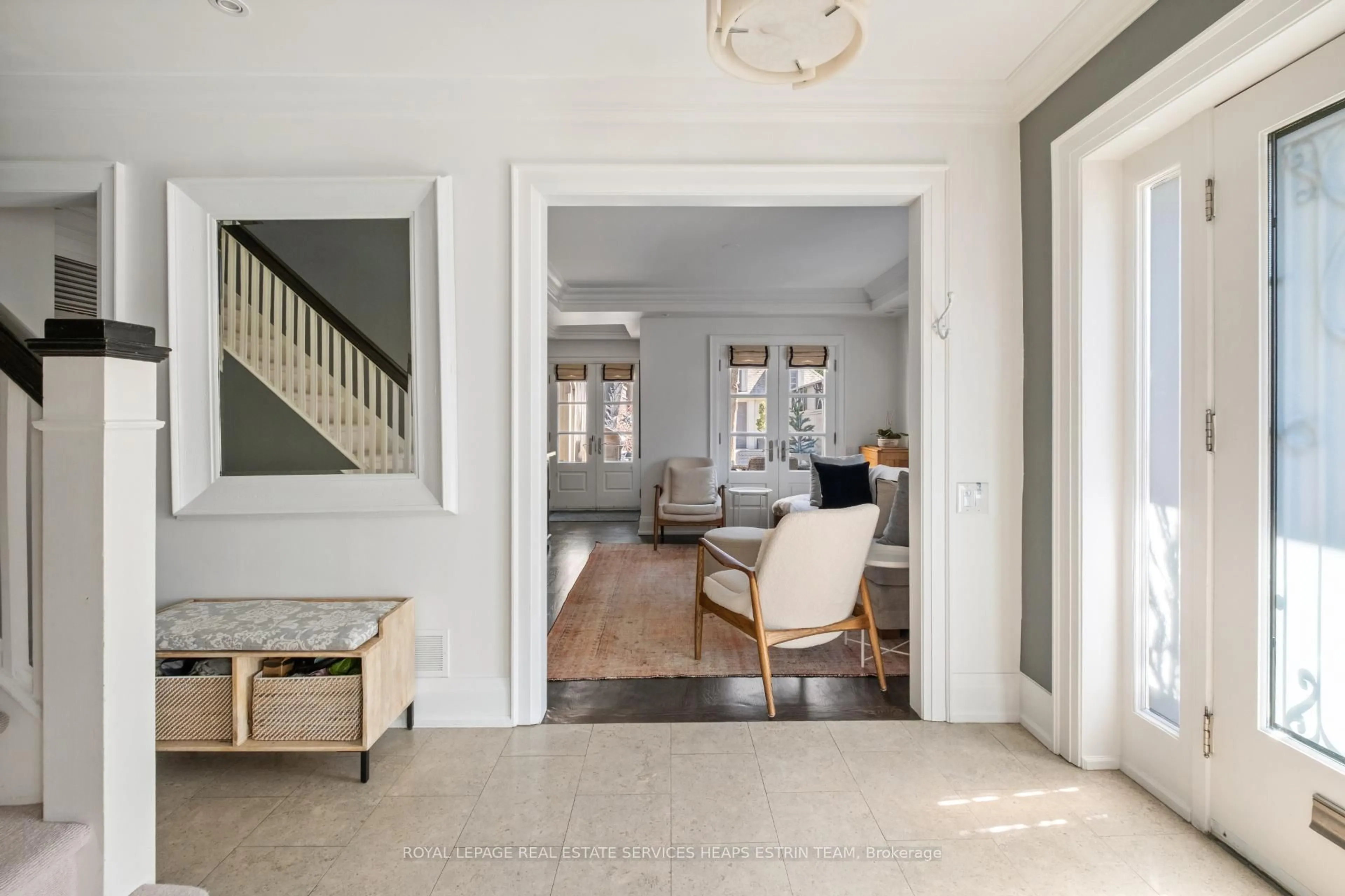 Indoor entryway for 113 Inglewood Dr, Toronto Ontario M4T 1H6