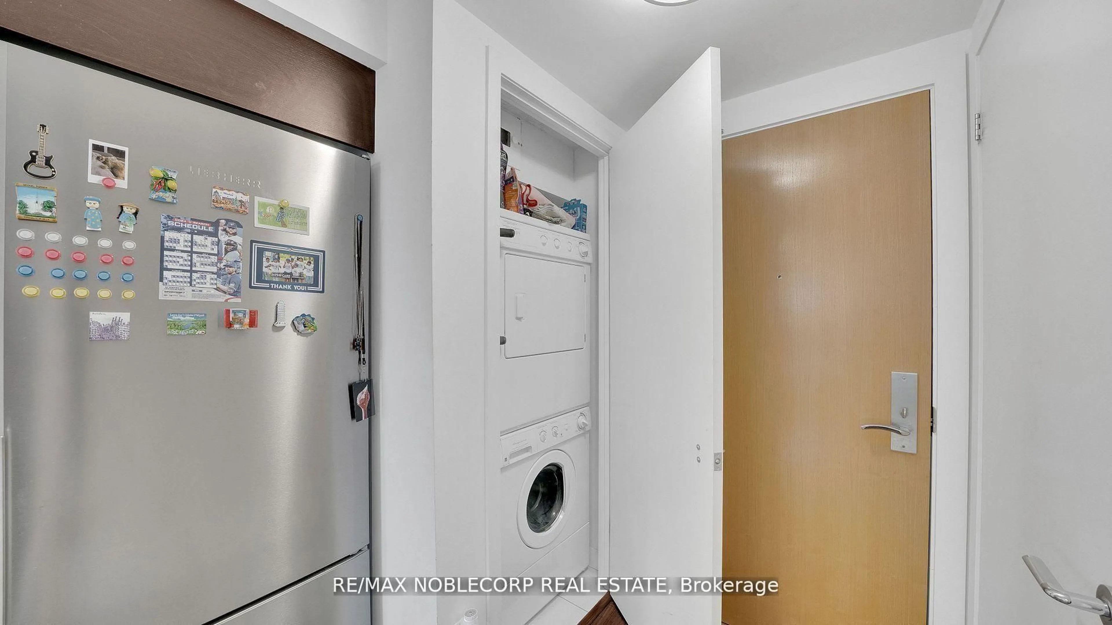 Laundry room for 375 King St #810, Toronto Ontario M5V 1K1