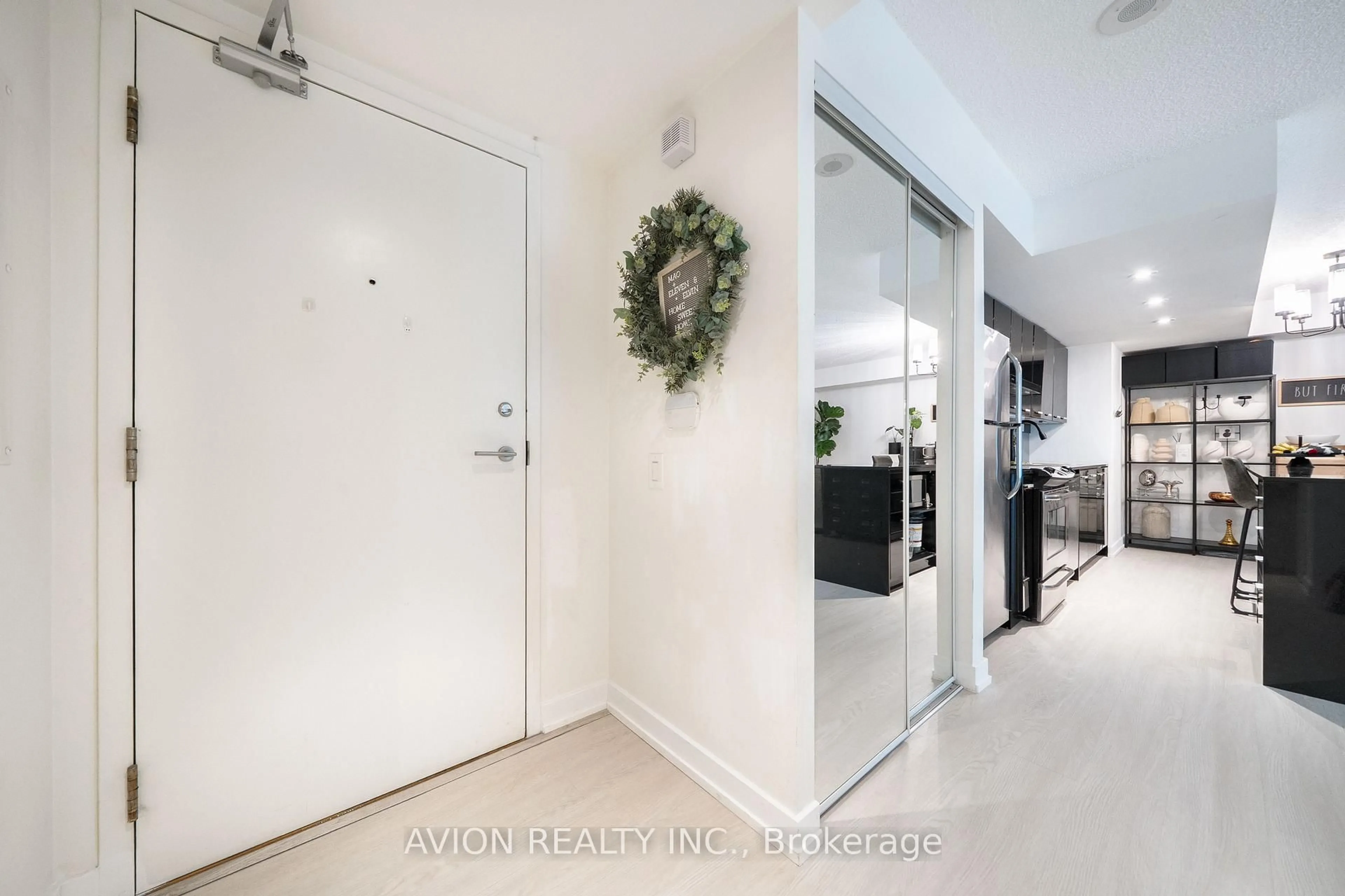Indoor entryway for 15 Singer Crt #616, Toronto Ontario M2K 0B4