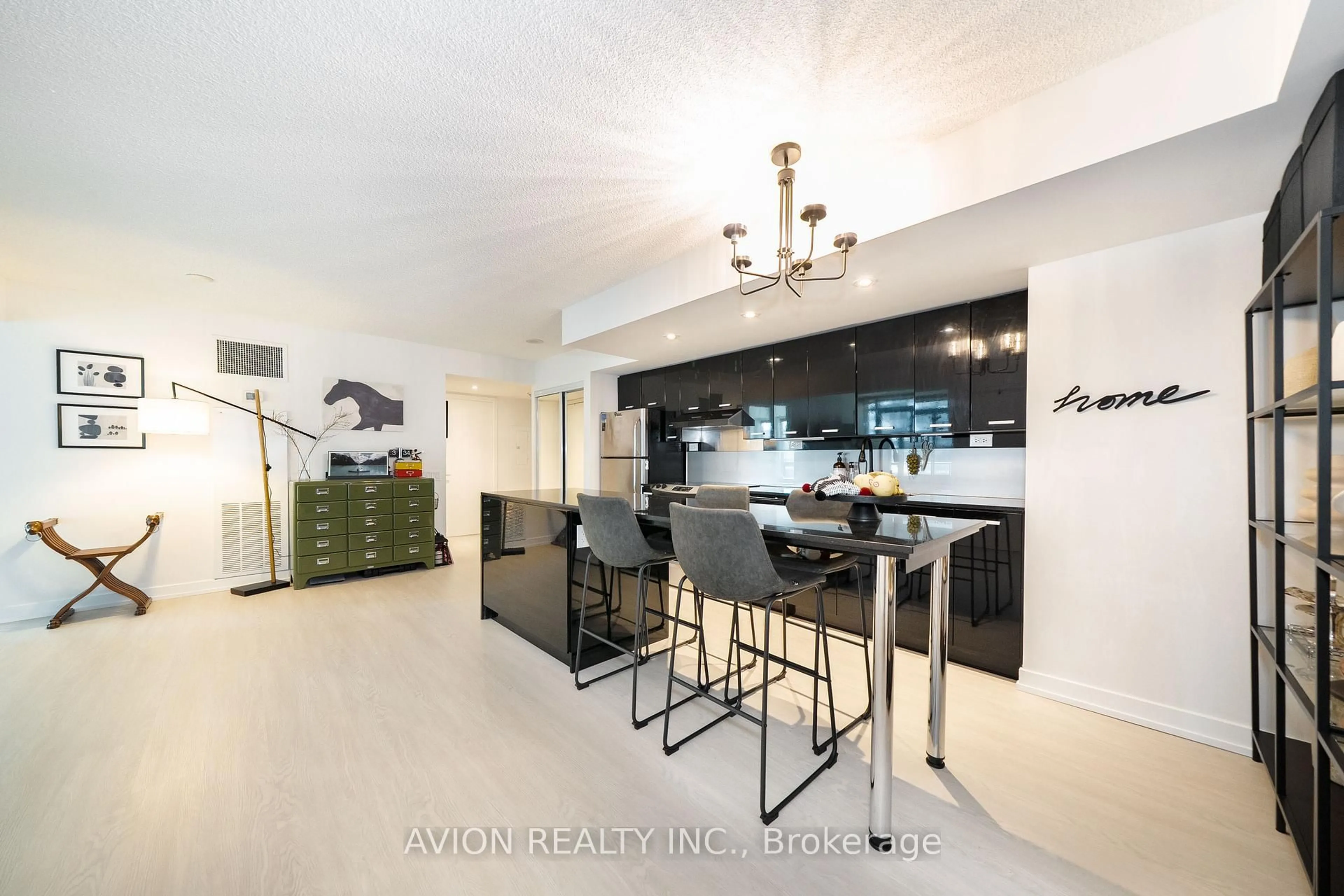 Contemporary kitchen, ceramic/tile floor for 15 Singer Crt #616, Toronto Ontario M2K 0B4