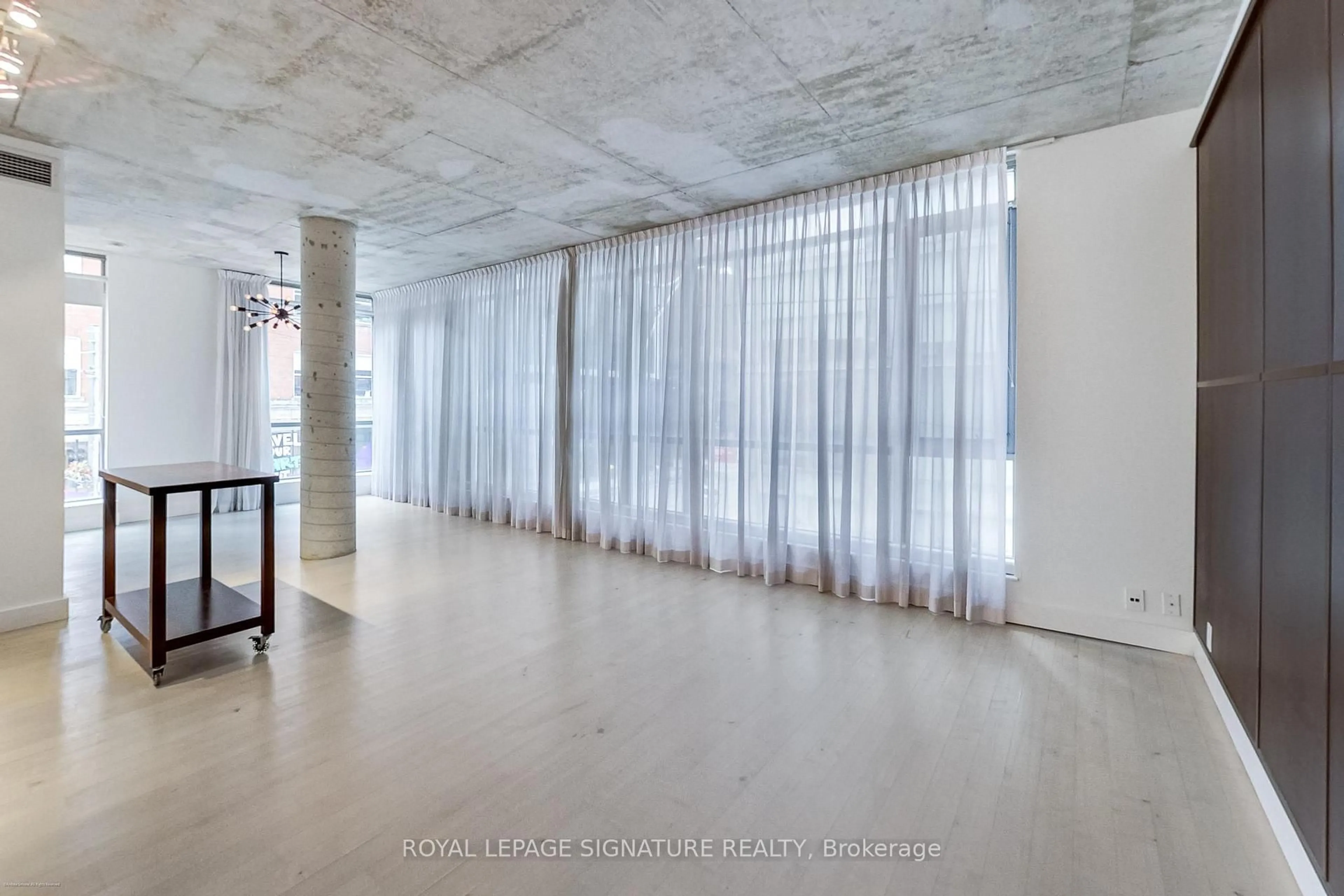 Indoor foyer for 36 Charlotte St #204, Toronto Ontario M5V 3P7