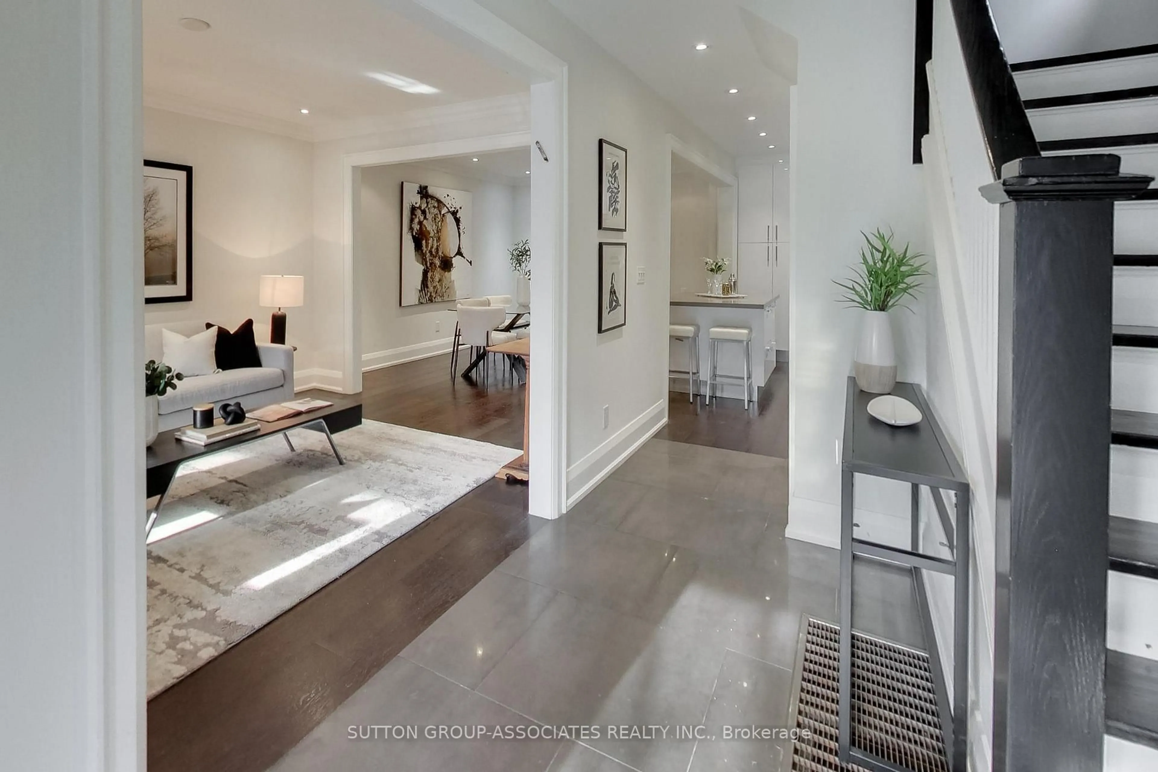 Indoor entryway for 479 Rushton Rd, Toronto Ontario M6C 2Y4