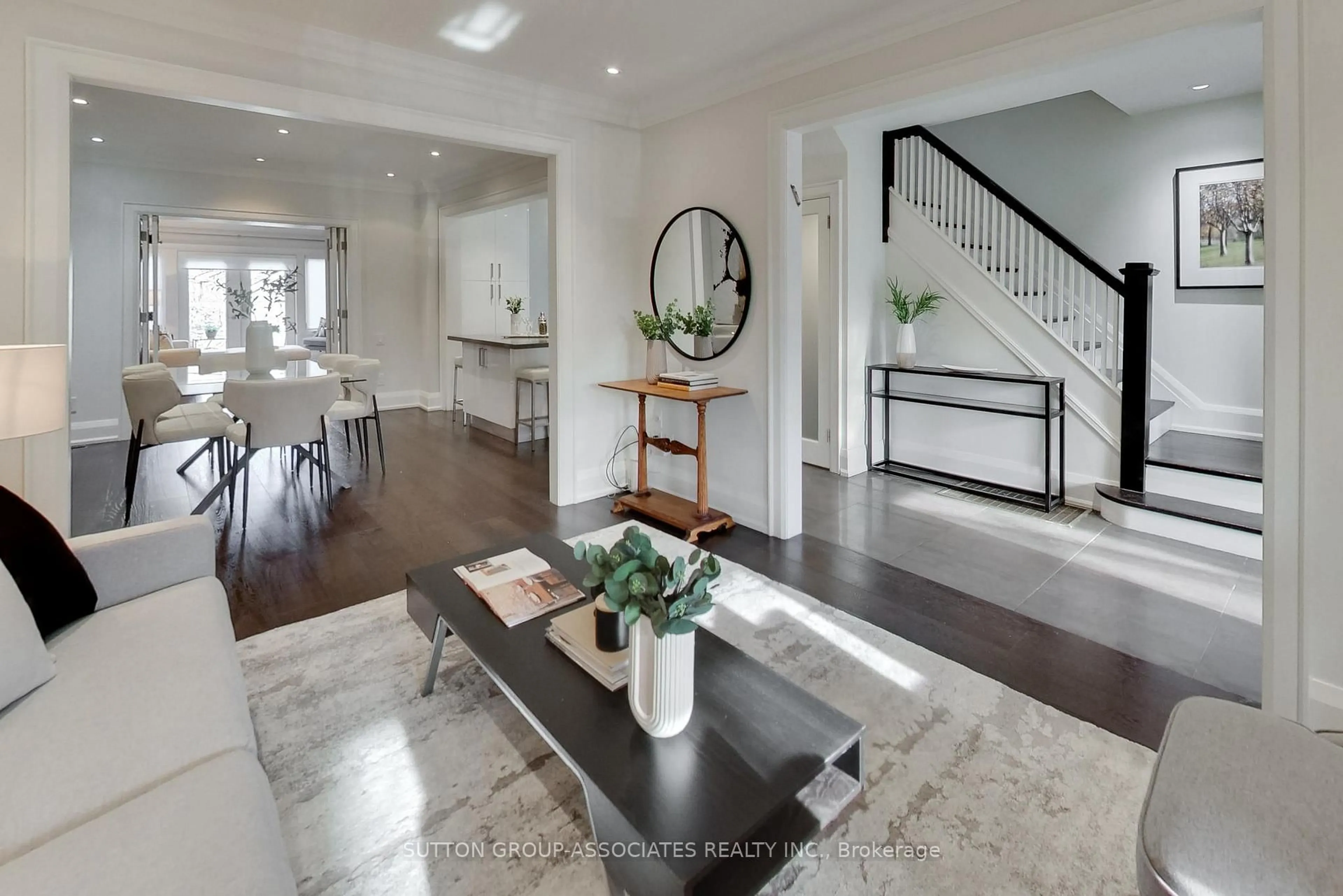 Indoor entryway for 479 Rushton Rd, Toronto Ontario M6C 2Y4