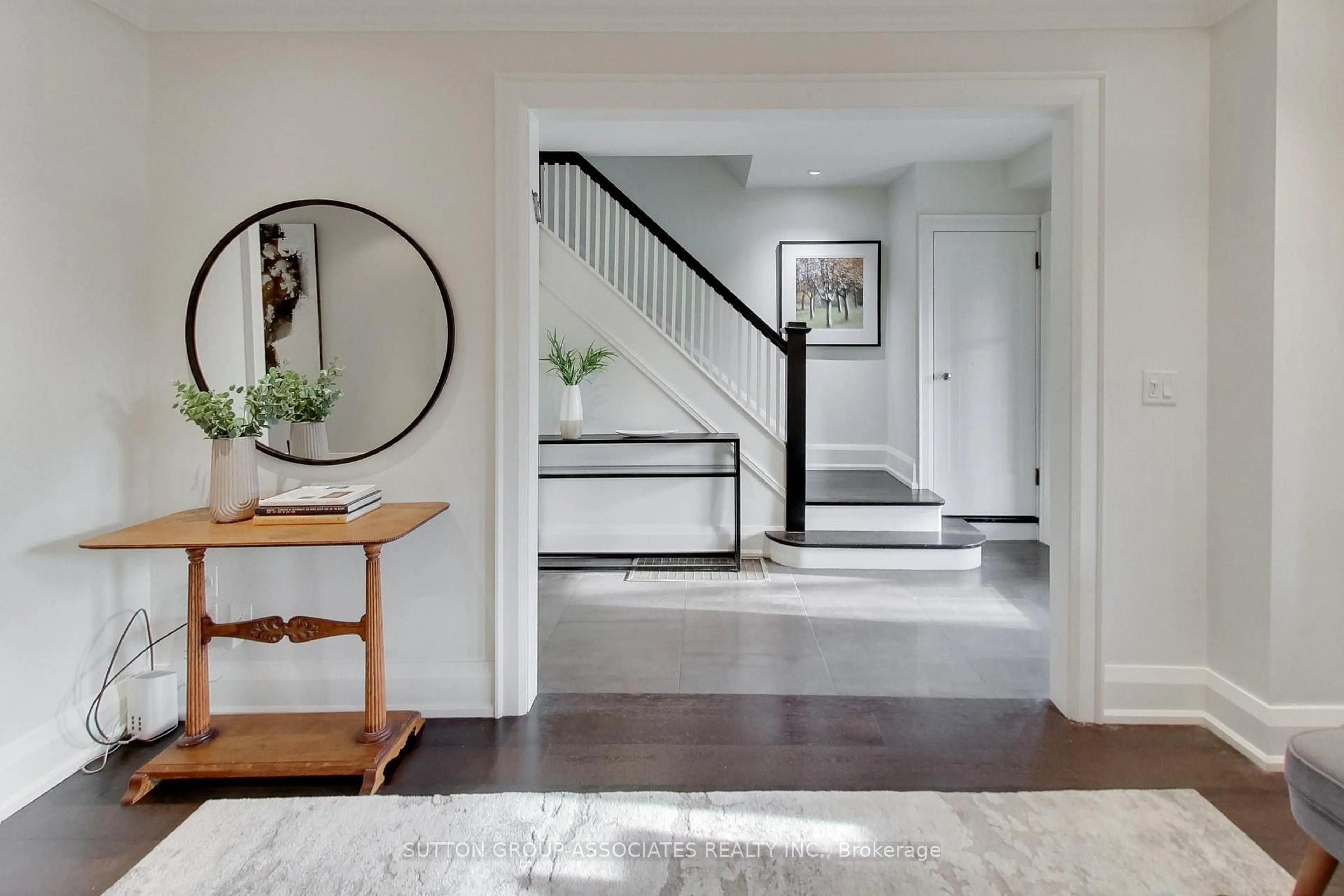 Indoor entryway for 479 Rushton Rd, Toronto Ontario M6C 2Y4