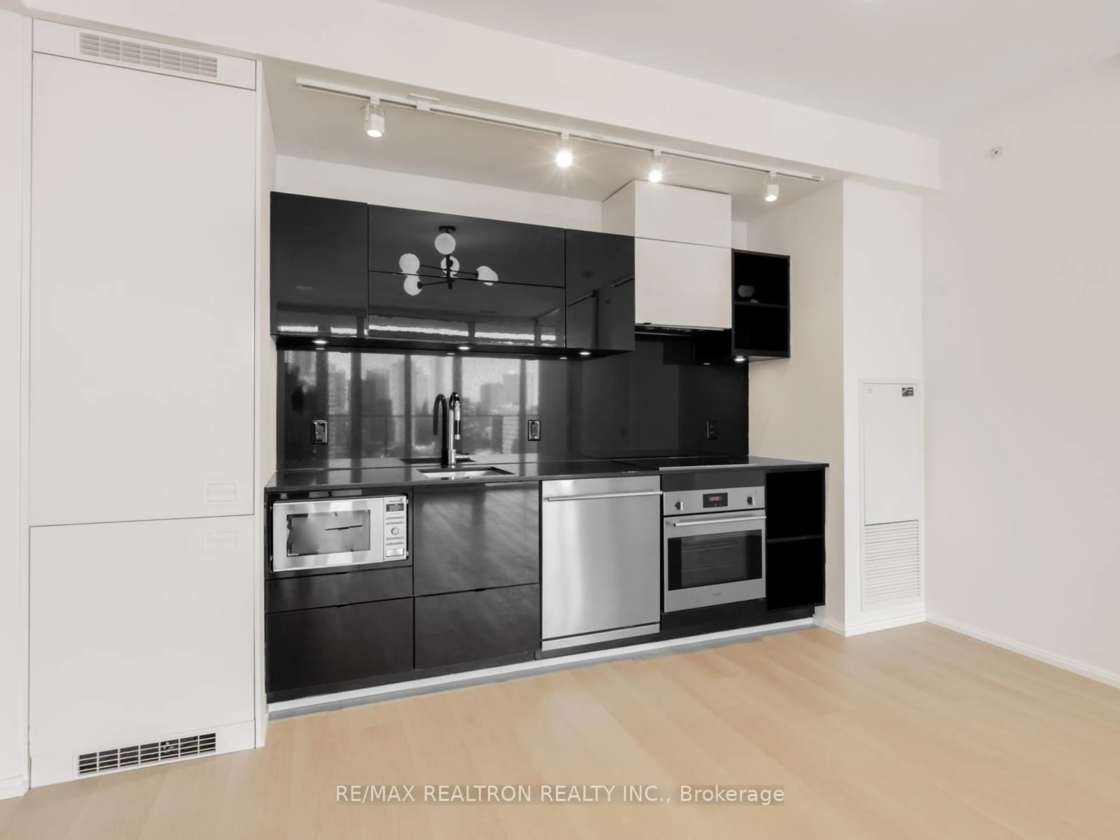 Unknown for 125 Peter St #2308, Toronto Ontario M5V 0M2