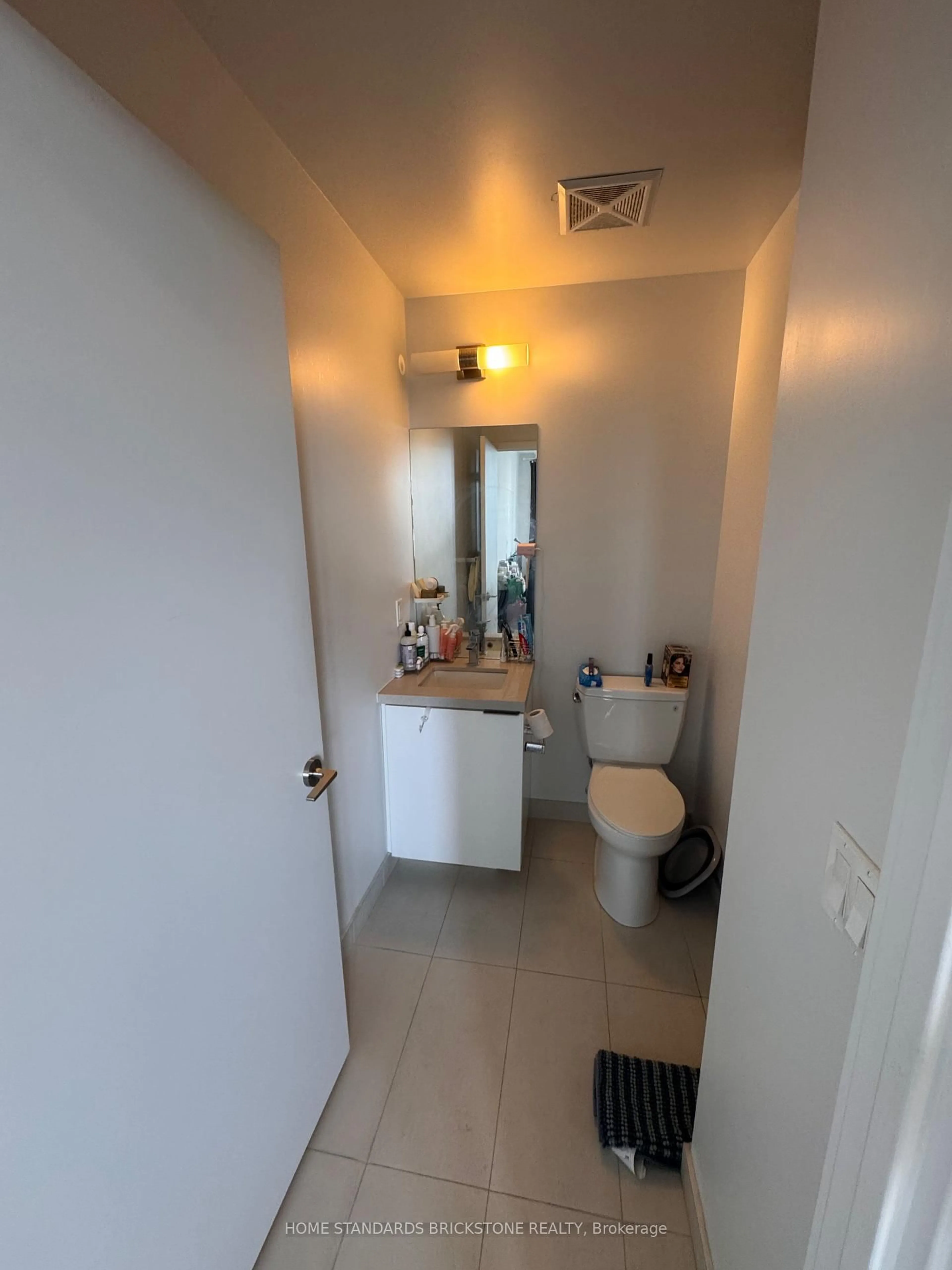 A pic of a room for 8 Eglinton Ave #1101, Toronto Ontario M4P 0C1