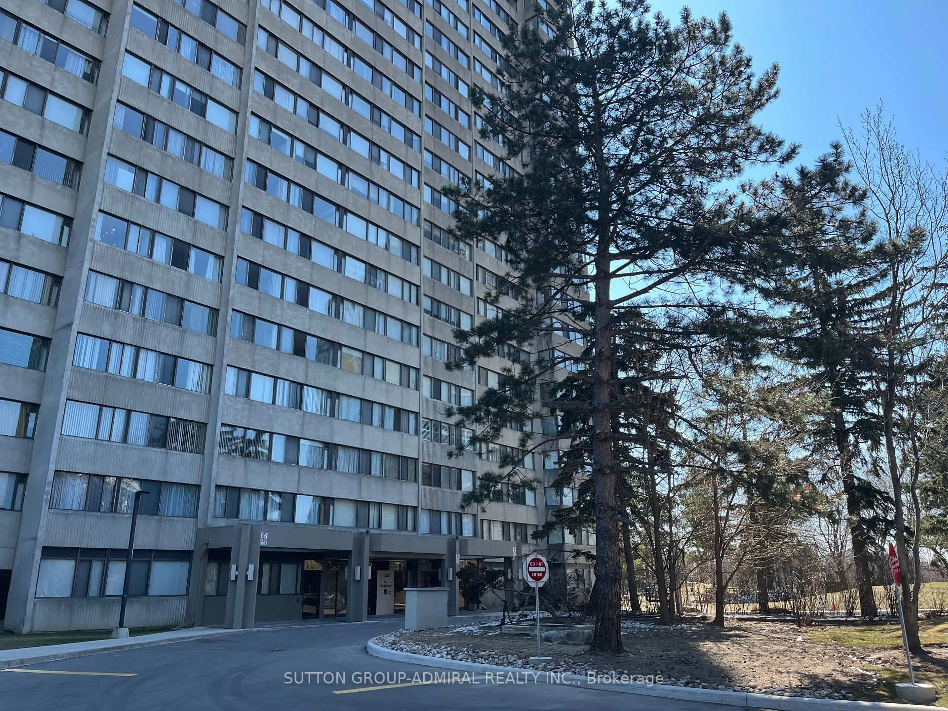 A pic from outside/outdoor area/front of a property/back of a property/a pic from drone, unknown for 133 Torresdale Ave #1801, Toronto Ontario M2R 3T2