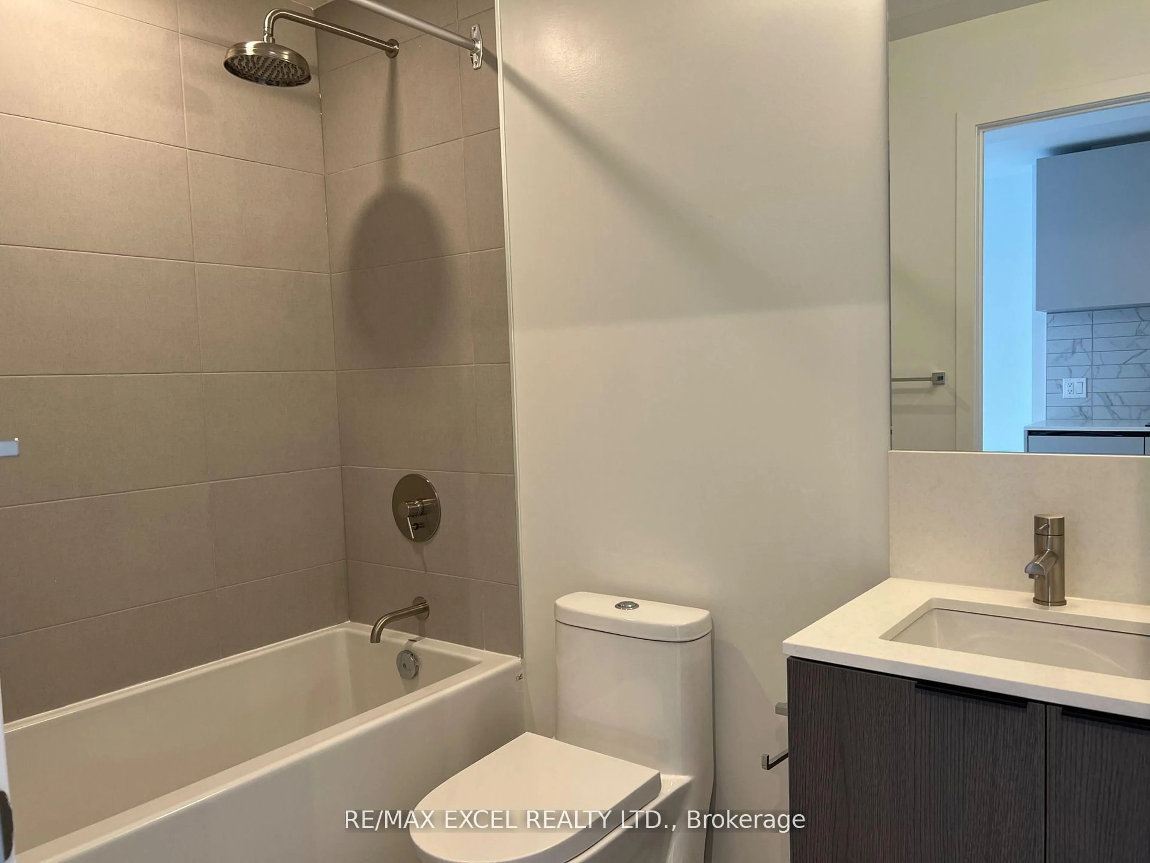 Standard bathroom, unknown for 55 mercer St #4910, Toronto Ontario M5V 0W4