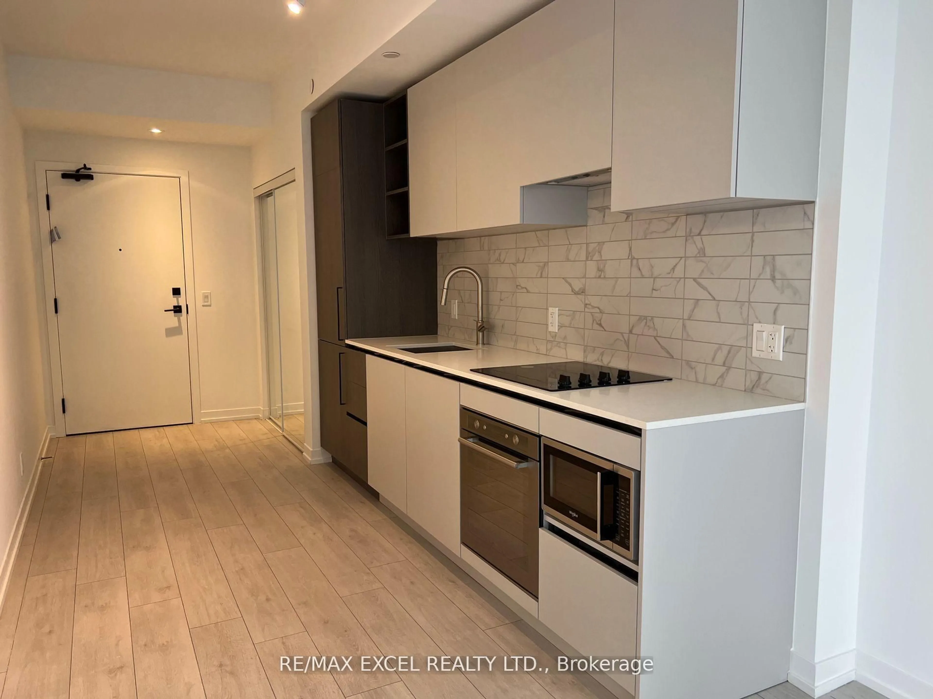 Standard kitchen, wood/laminate floor for 55 mercer St #4910, Toronto Ontario M5V 0W4