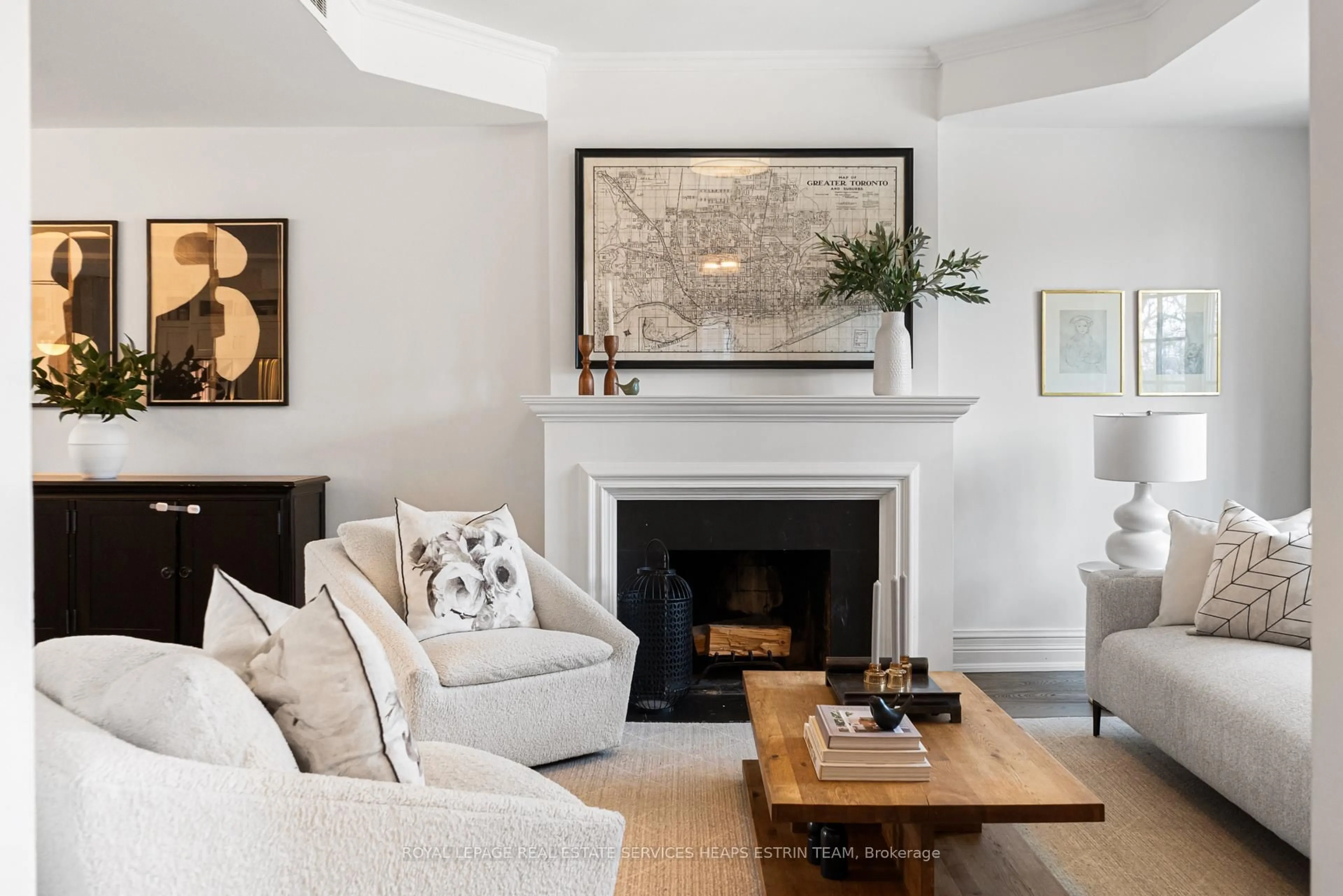 Living room with furniture, unknown for 90 Pricefield Rd, Toronto Ontario M4W 1Z9