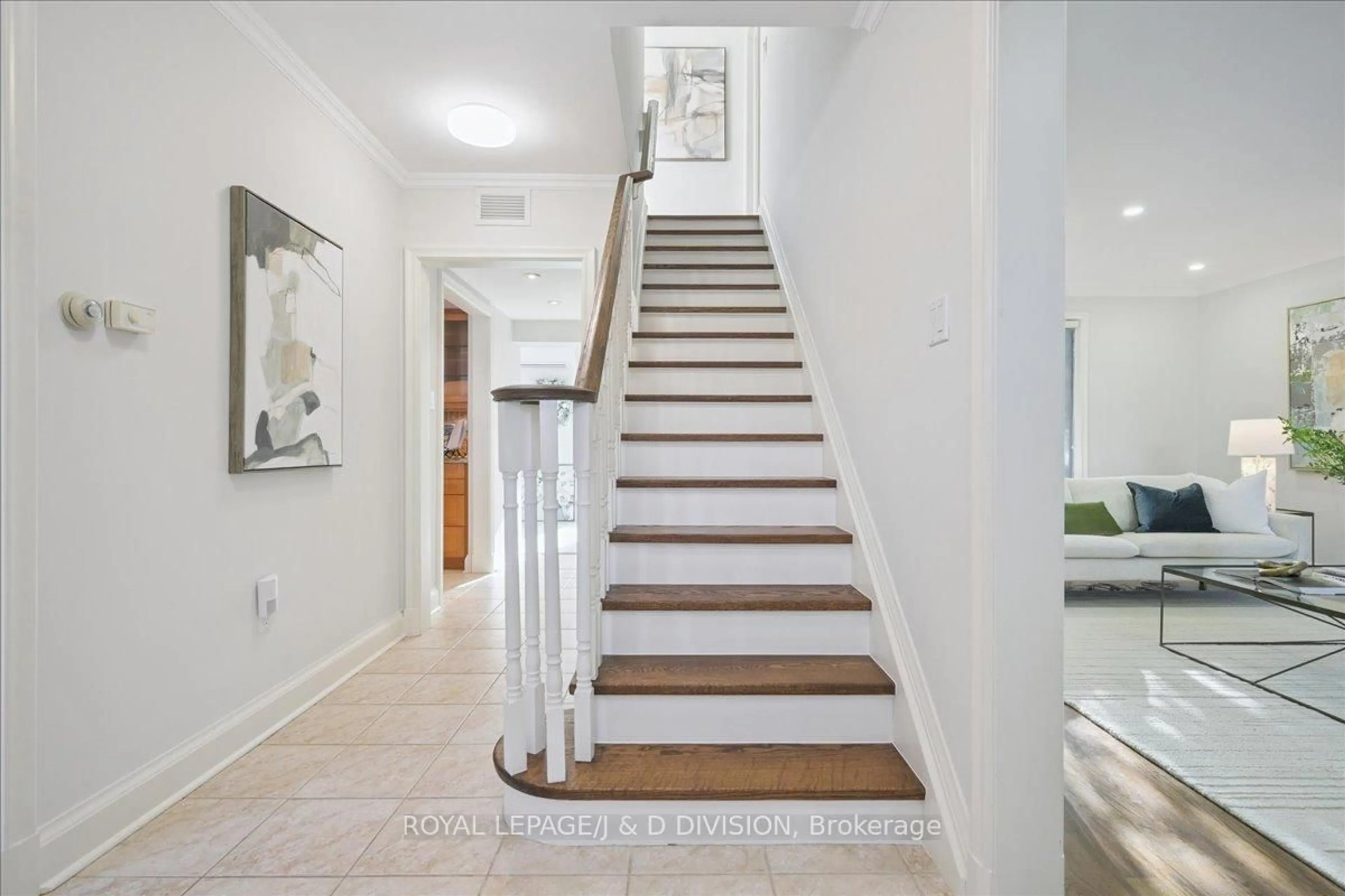 Stairs for 65 Chatsworth Dr, Toronto Ontario M4R 1R6
